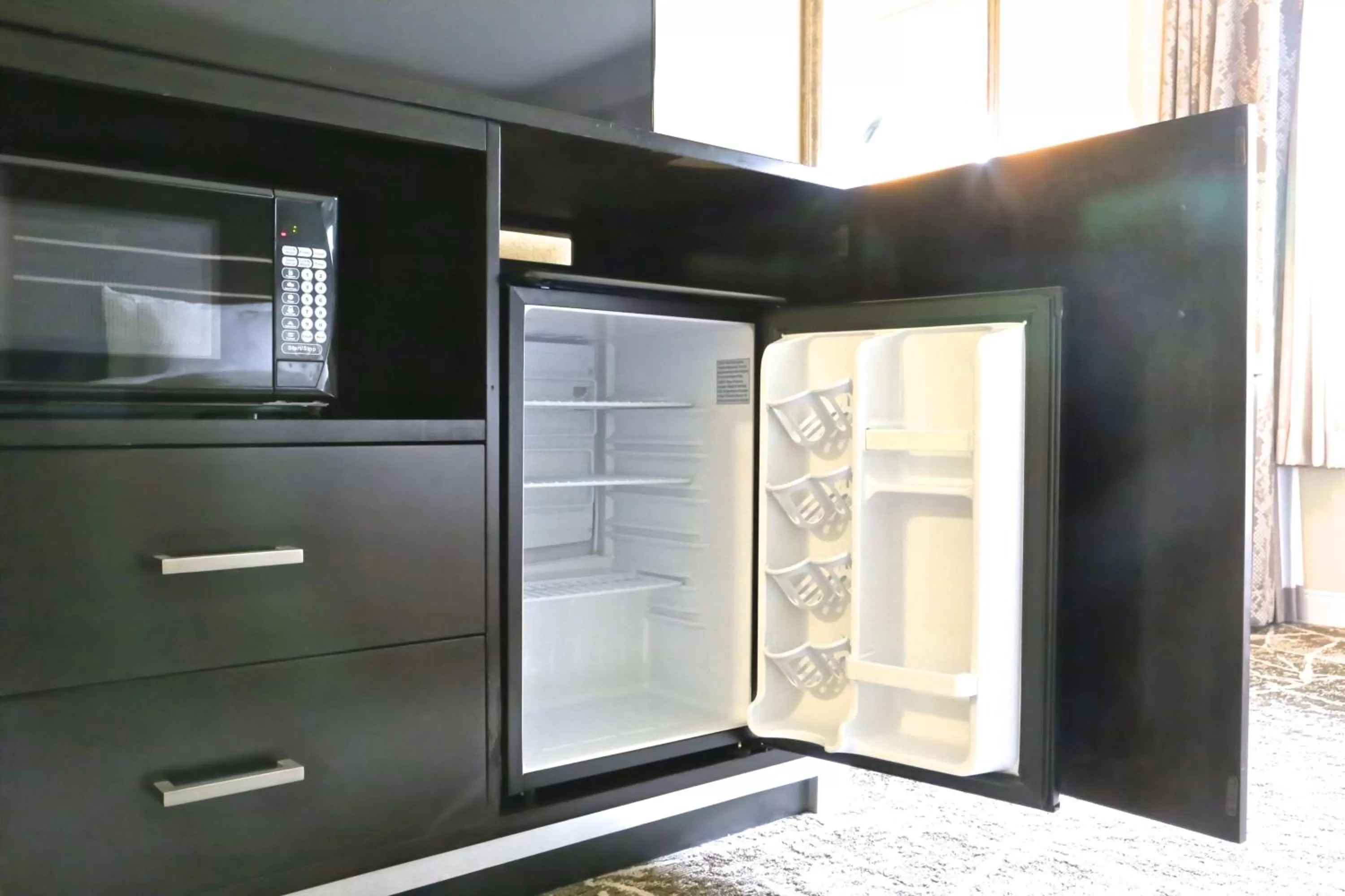 Kitchen or kitchenette in DoubleTree by Hilton Boston-Rockland