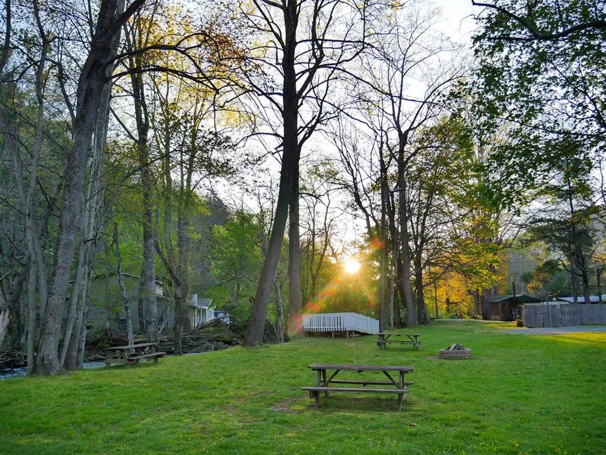 Garden in Meadowlark Motel with Restaurant & Bar
