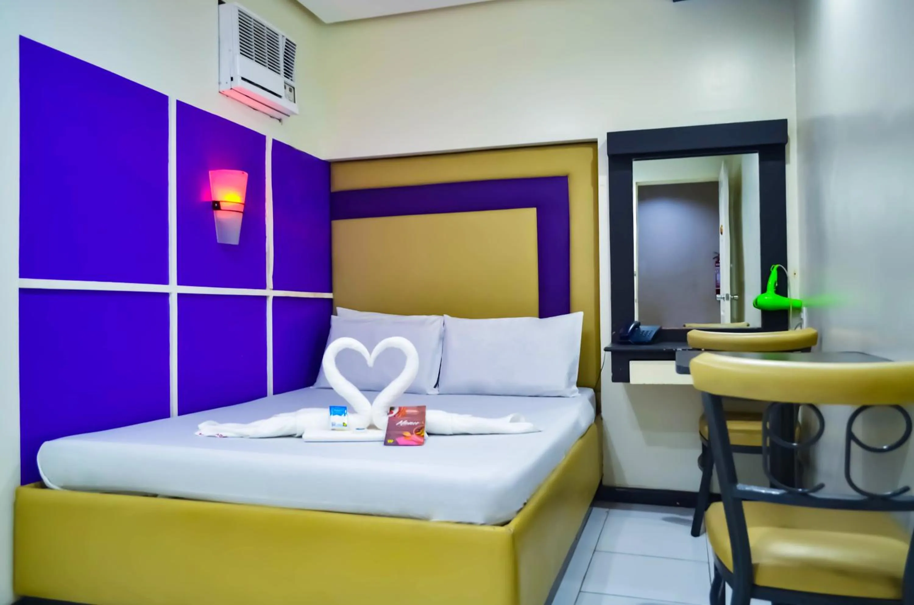 Bed in Hotel 99 Cubao