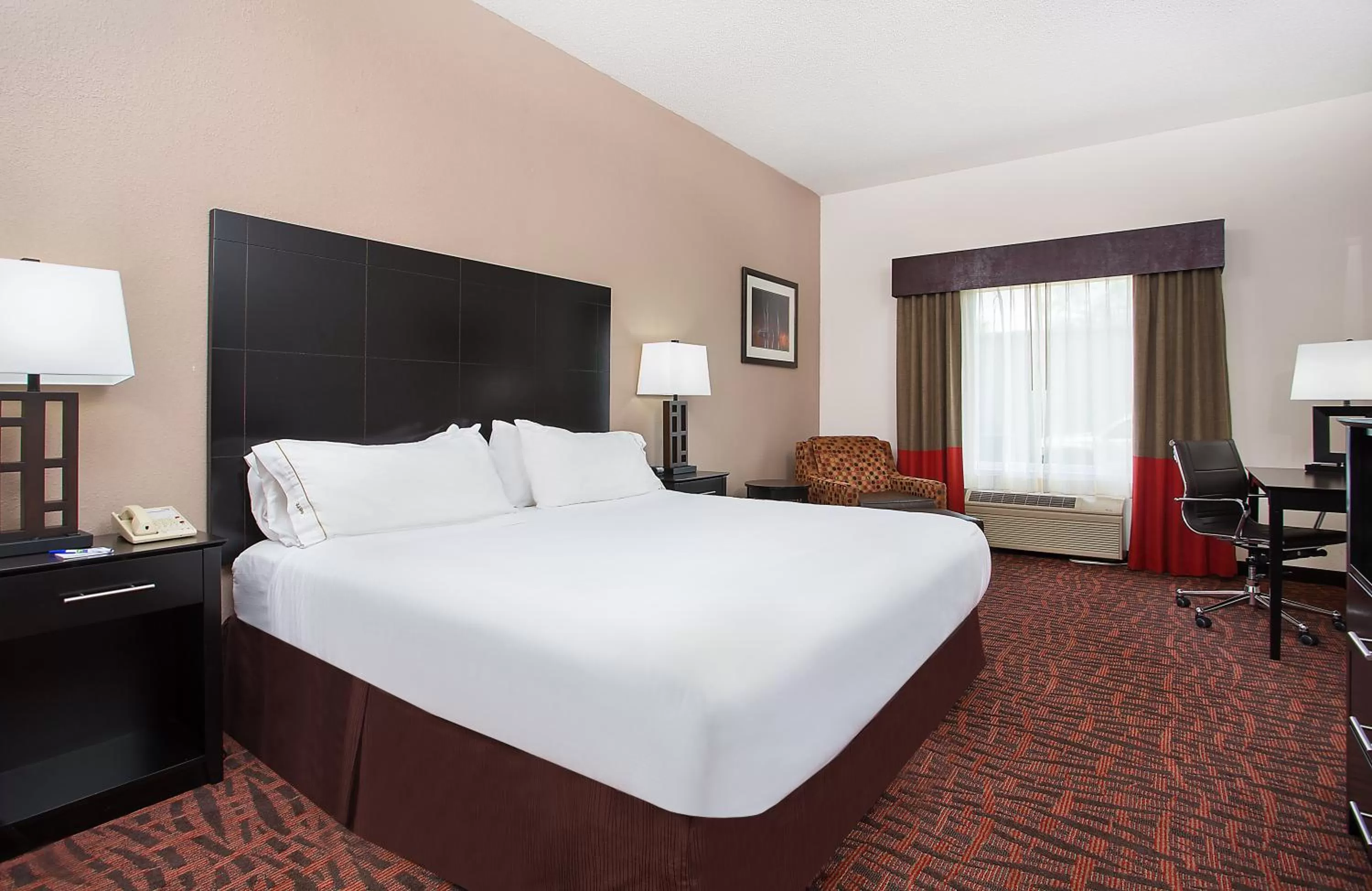Photo of the whole room, Bed in Holiday Inn Express & Suites Murphy by IHG