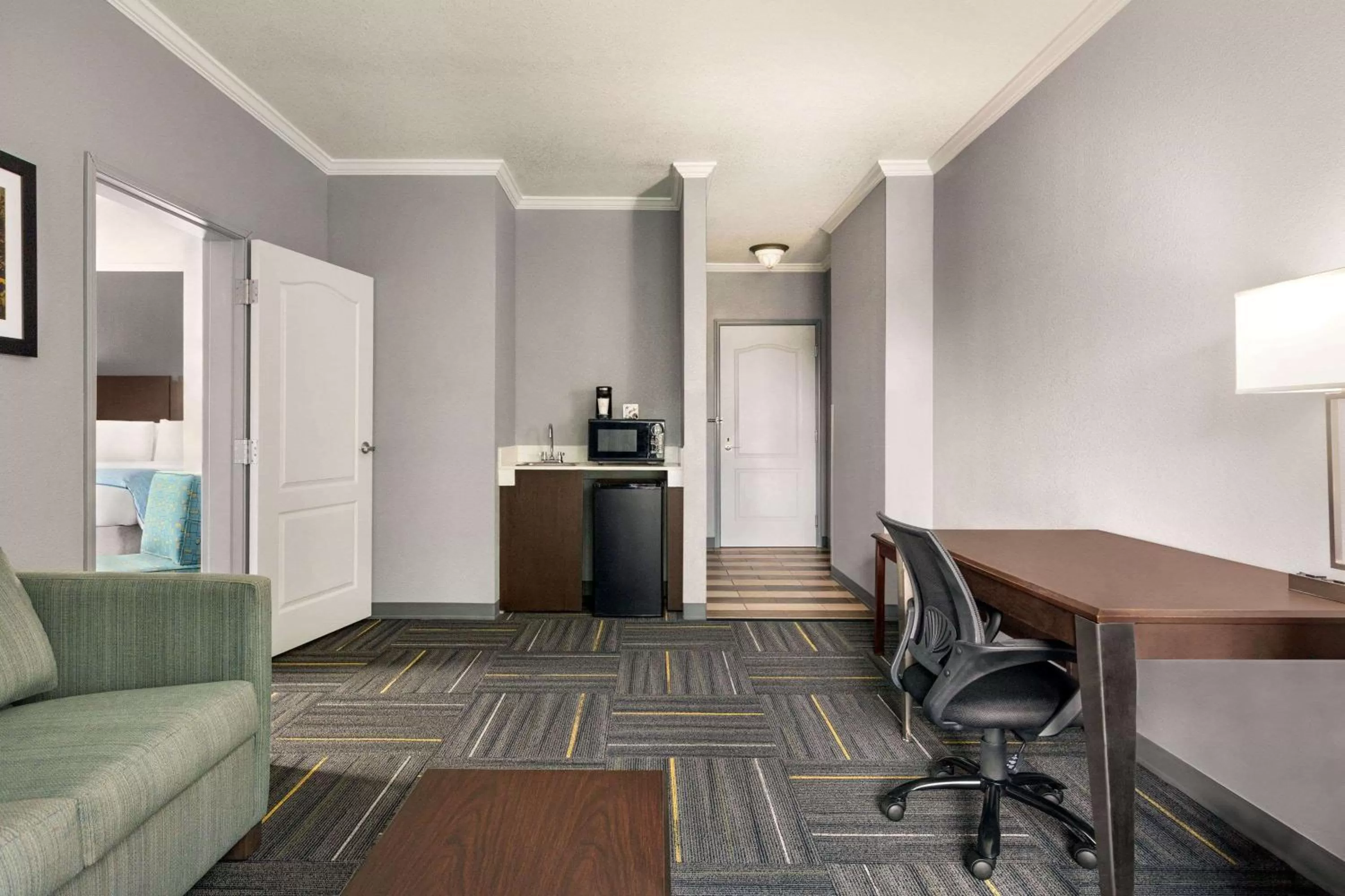 Photo of the whole room in La Quinta by Wyndham Dublin