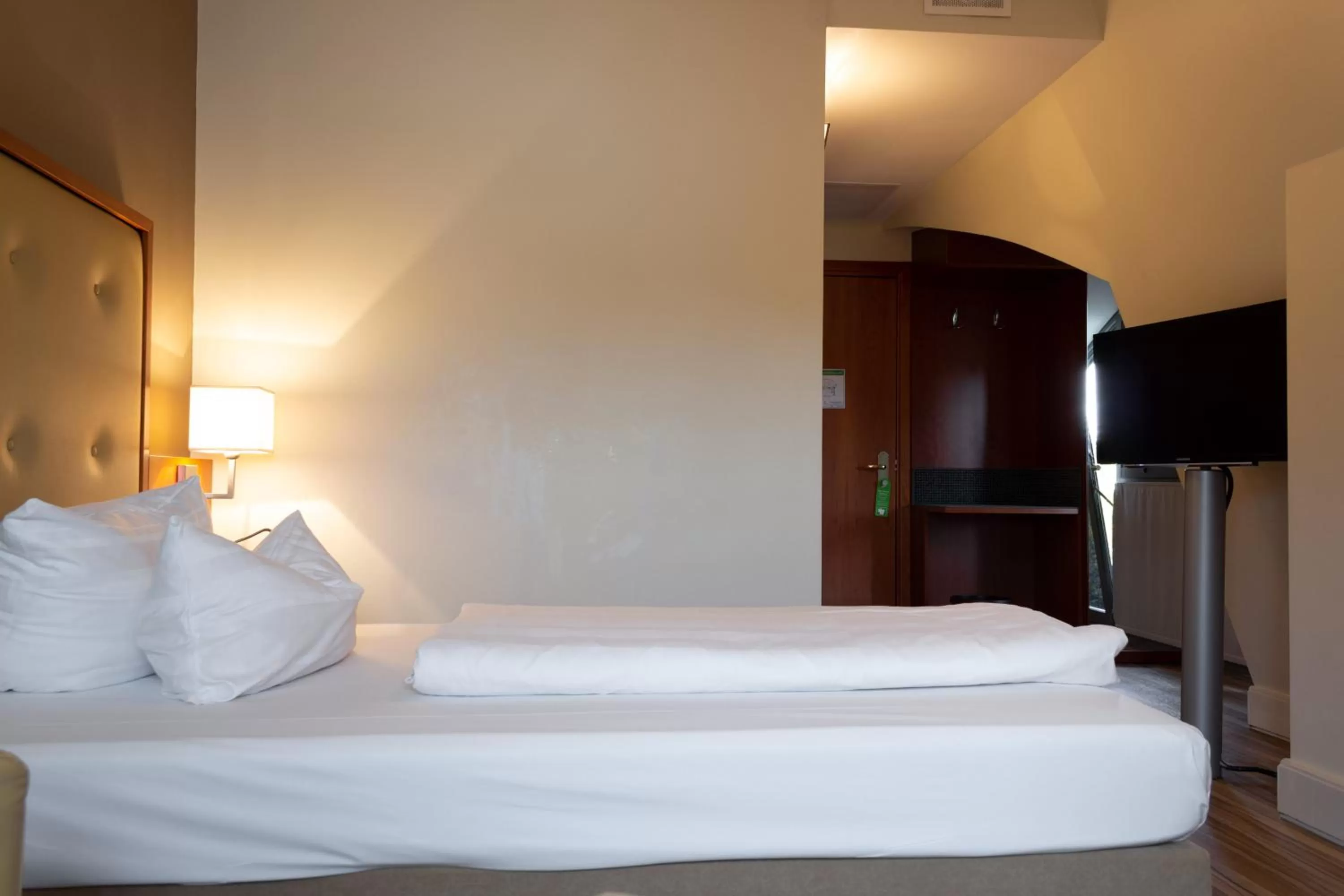 Bedroom, Bed in Hotel Am Blauen Wunder