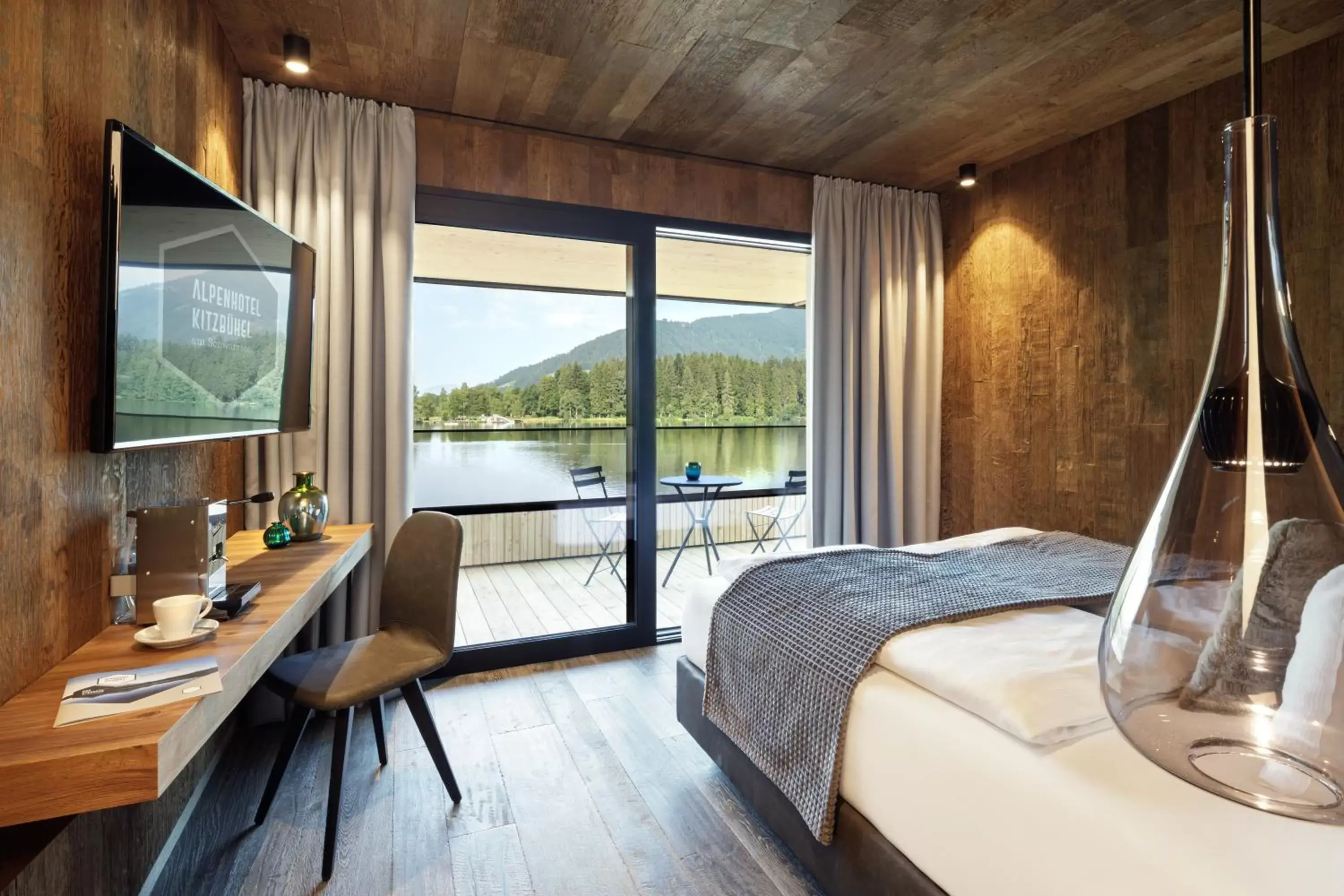 Double Room Steghaus in Alpenhotel Kitzbühel am Schwarzsee - 4 Sterne Superior Double Room Steghaus in Alpenhotel Kitzbühel am Schwarzsee - 4 Sterne Superior