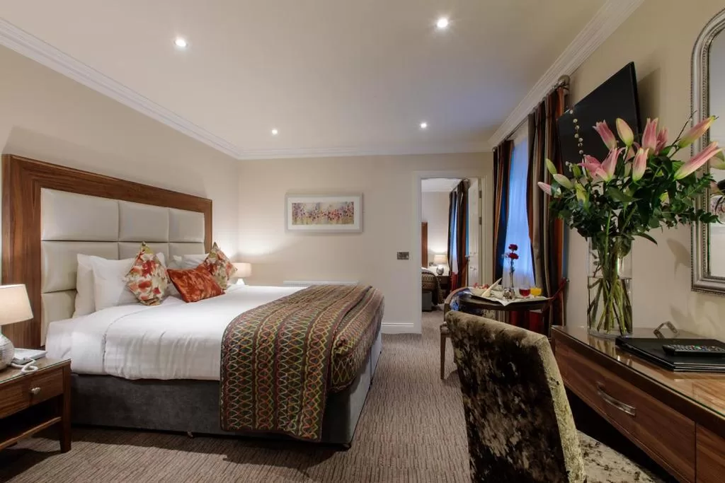Bedroom, Bed in Grand Hotel Tralee