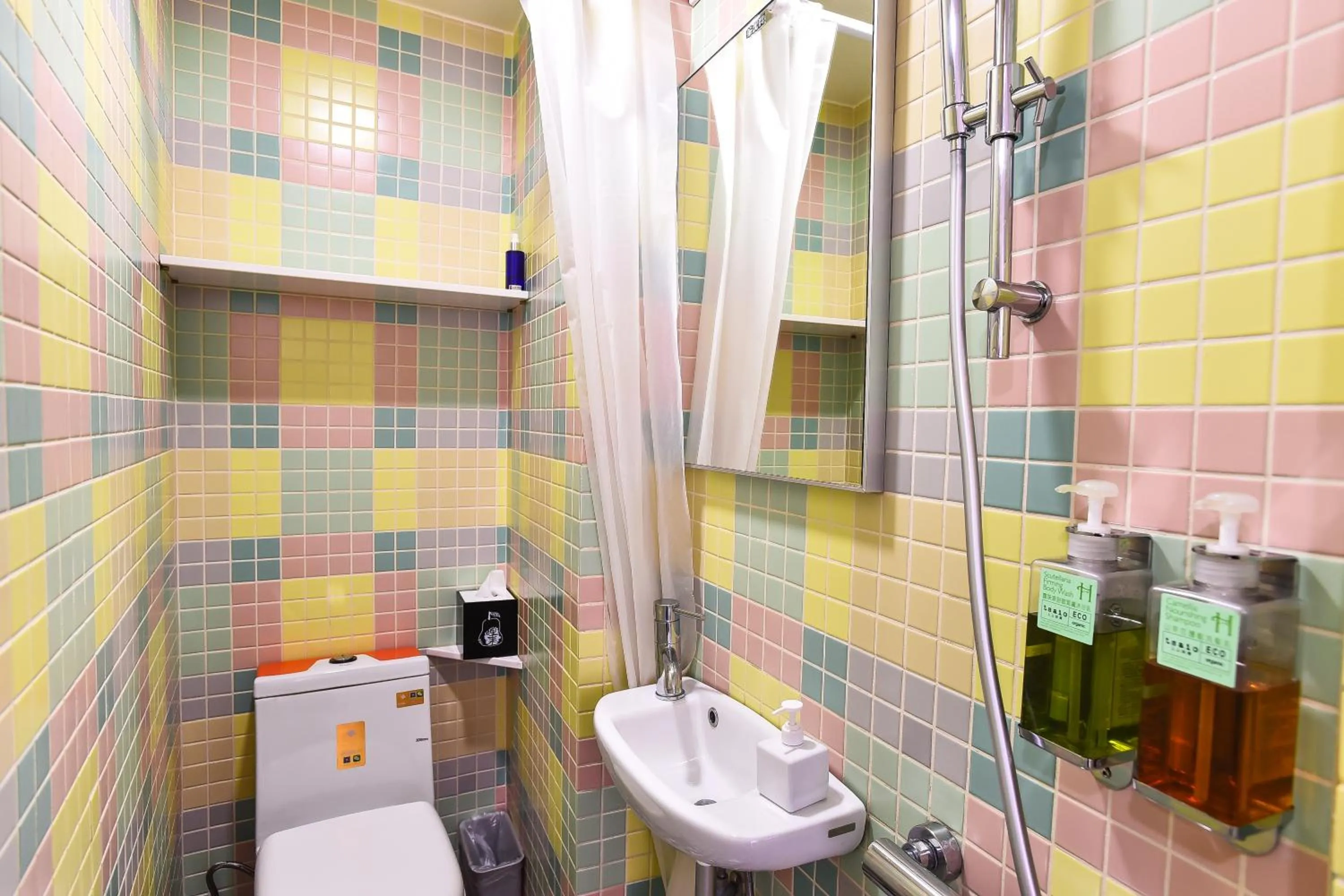 Bathroom in Rainbow Island