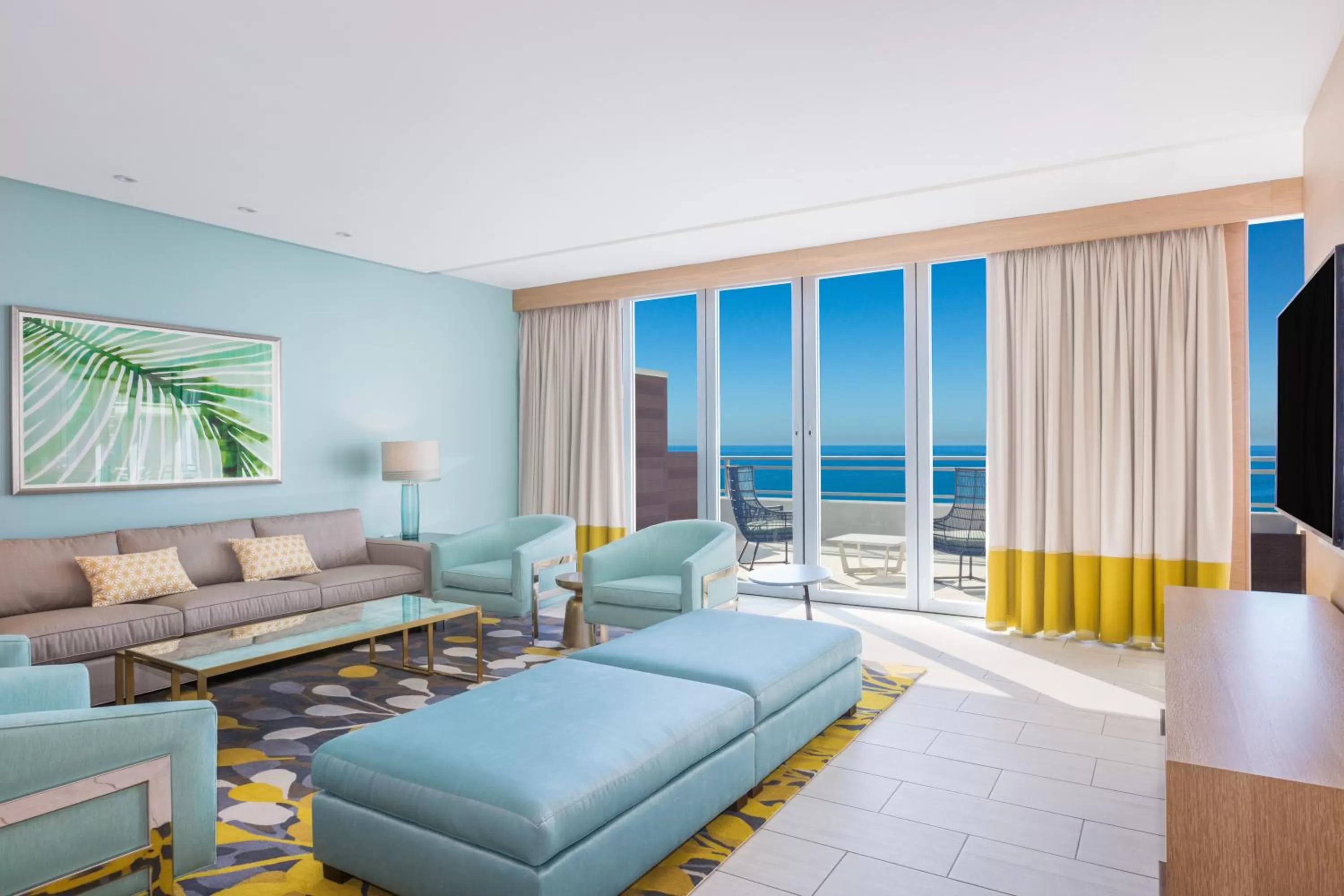 Living room in Wyndham Grand Clearwater Beach