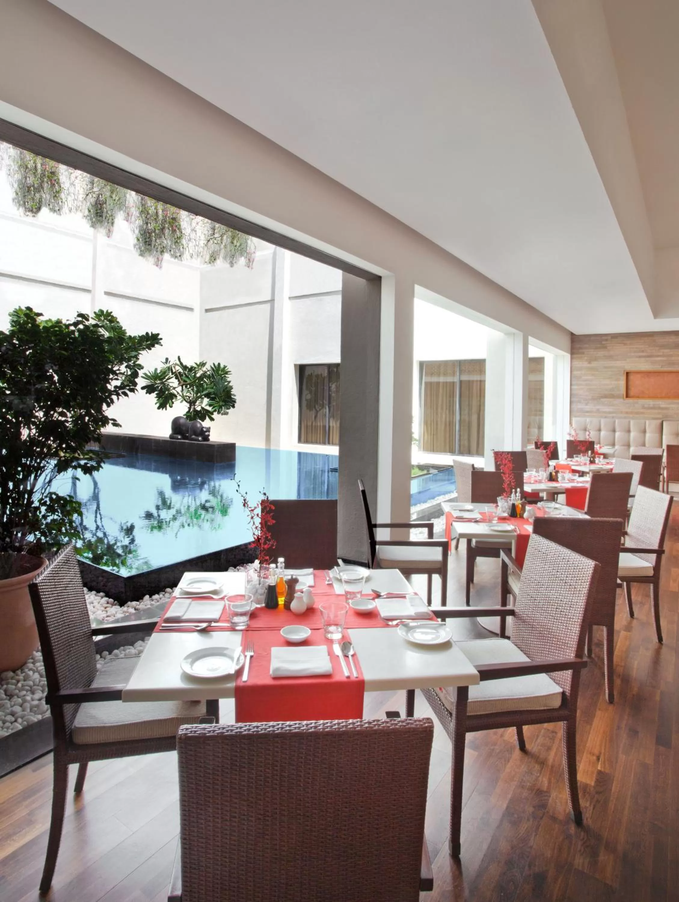 Restaurant/places to eat in Trident Chennai