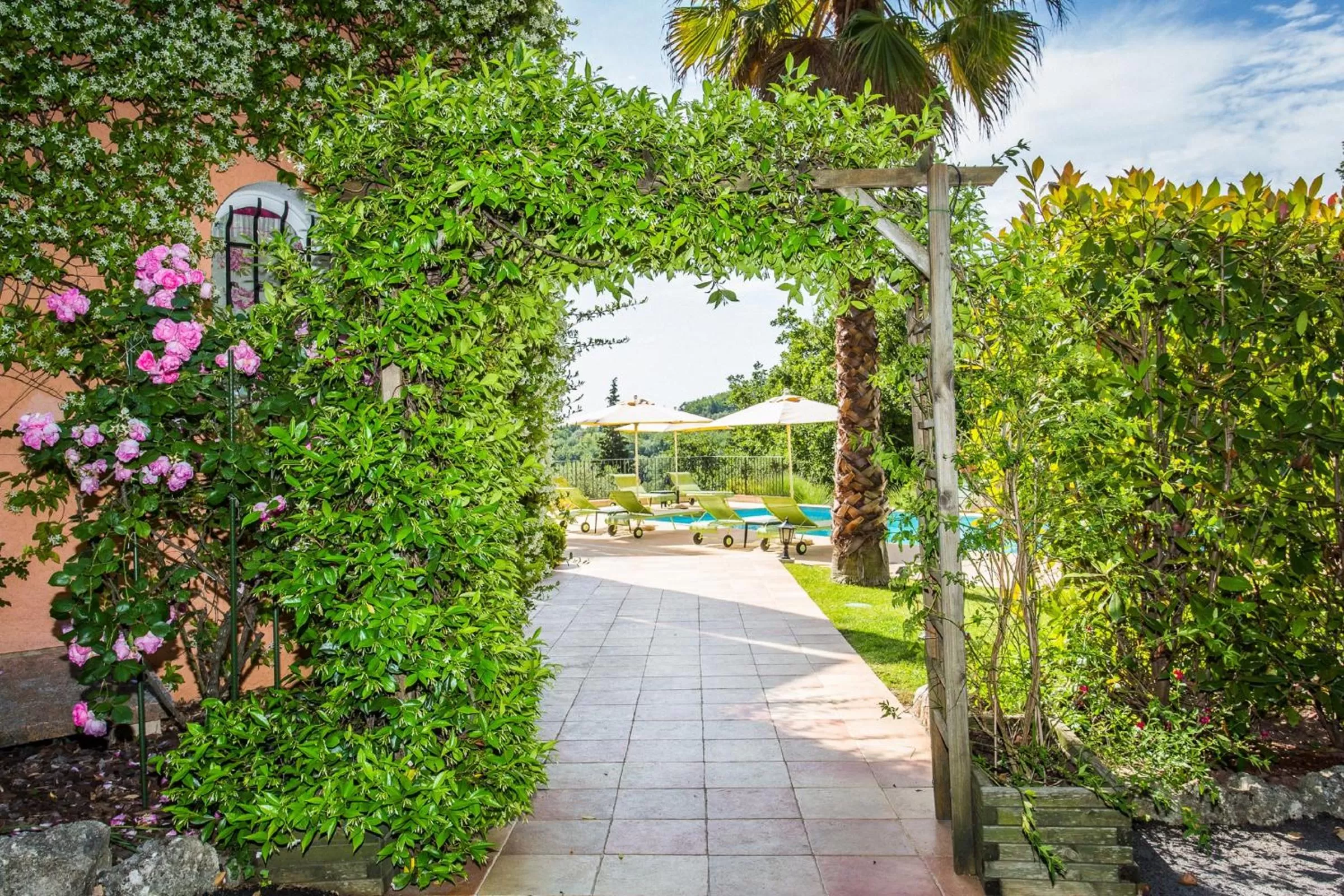 Facade/entrance in Mas Du Roc Bed & Breakfast