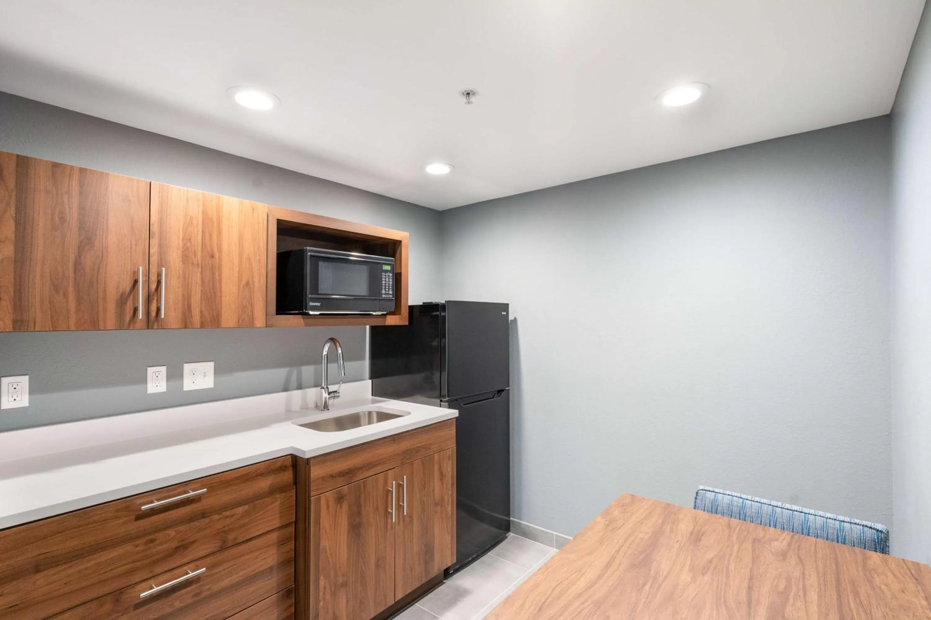 Kitchen or kitchenette in Hampton Inn Winchester