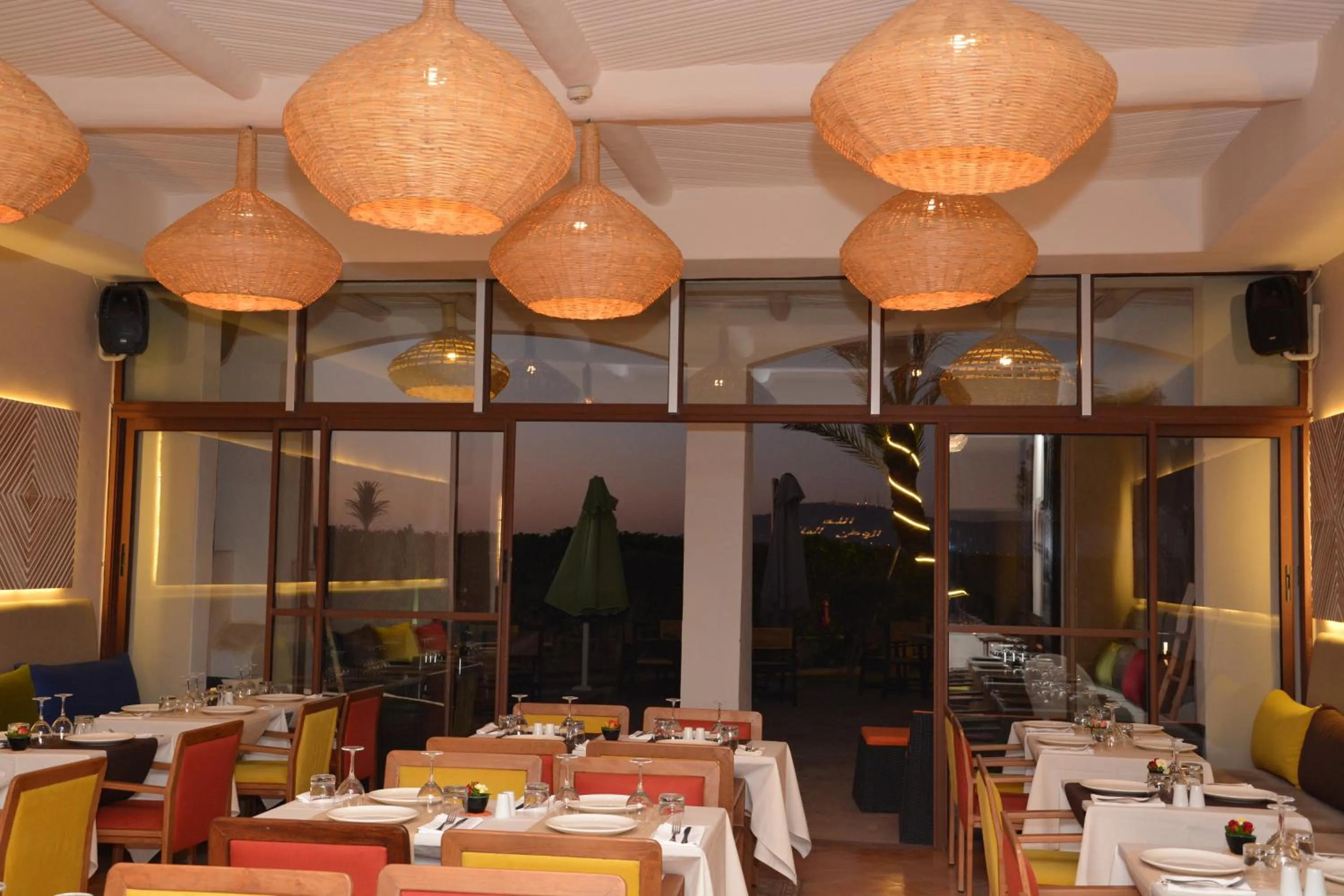 Restaurant/places to eat in Borjs Hotel Suites & Spa