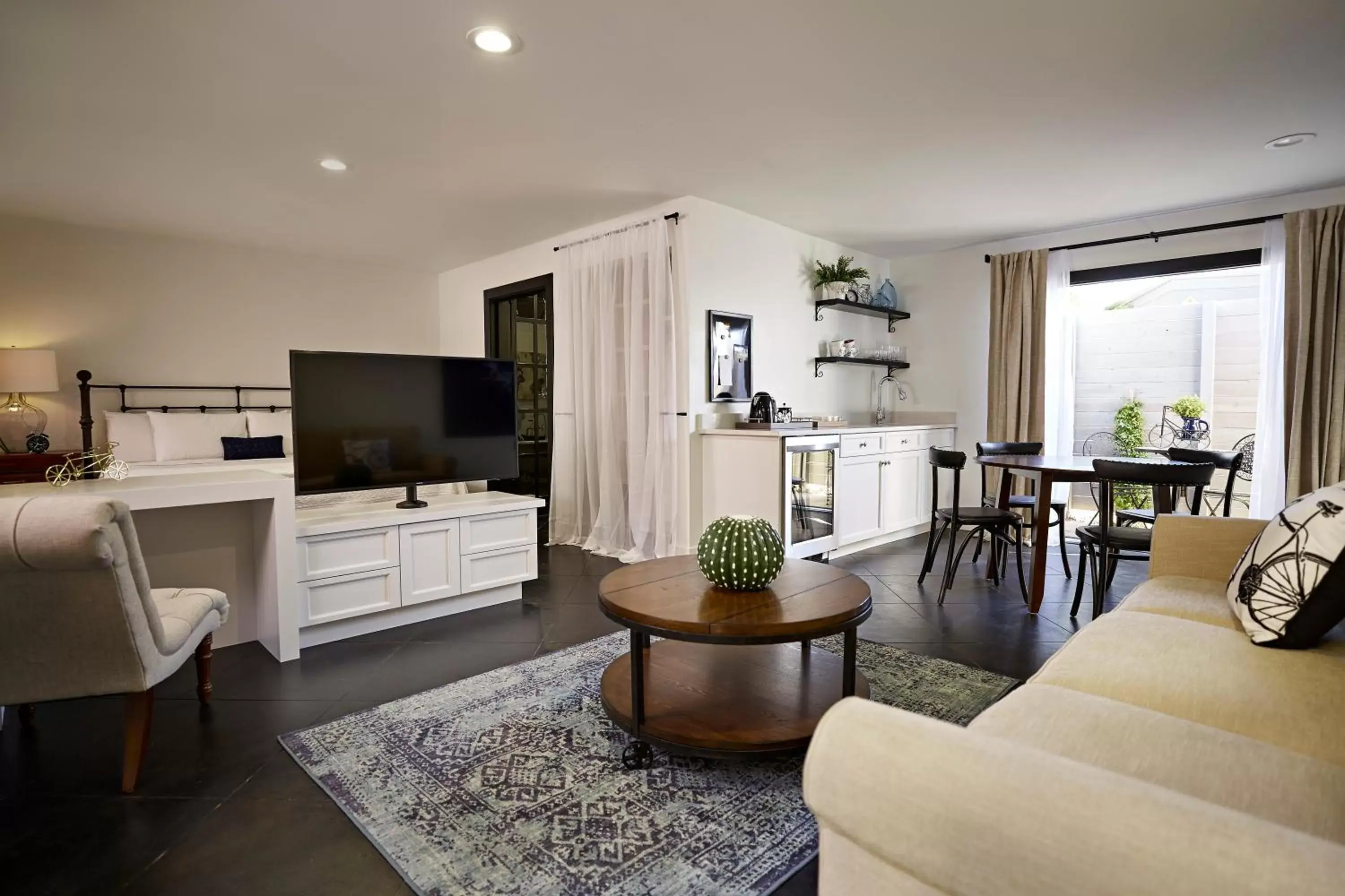 Quadruple Room in Bespoke Inn Scottsdale Quadruple Room in Bespoke Inn Scottsdale