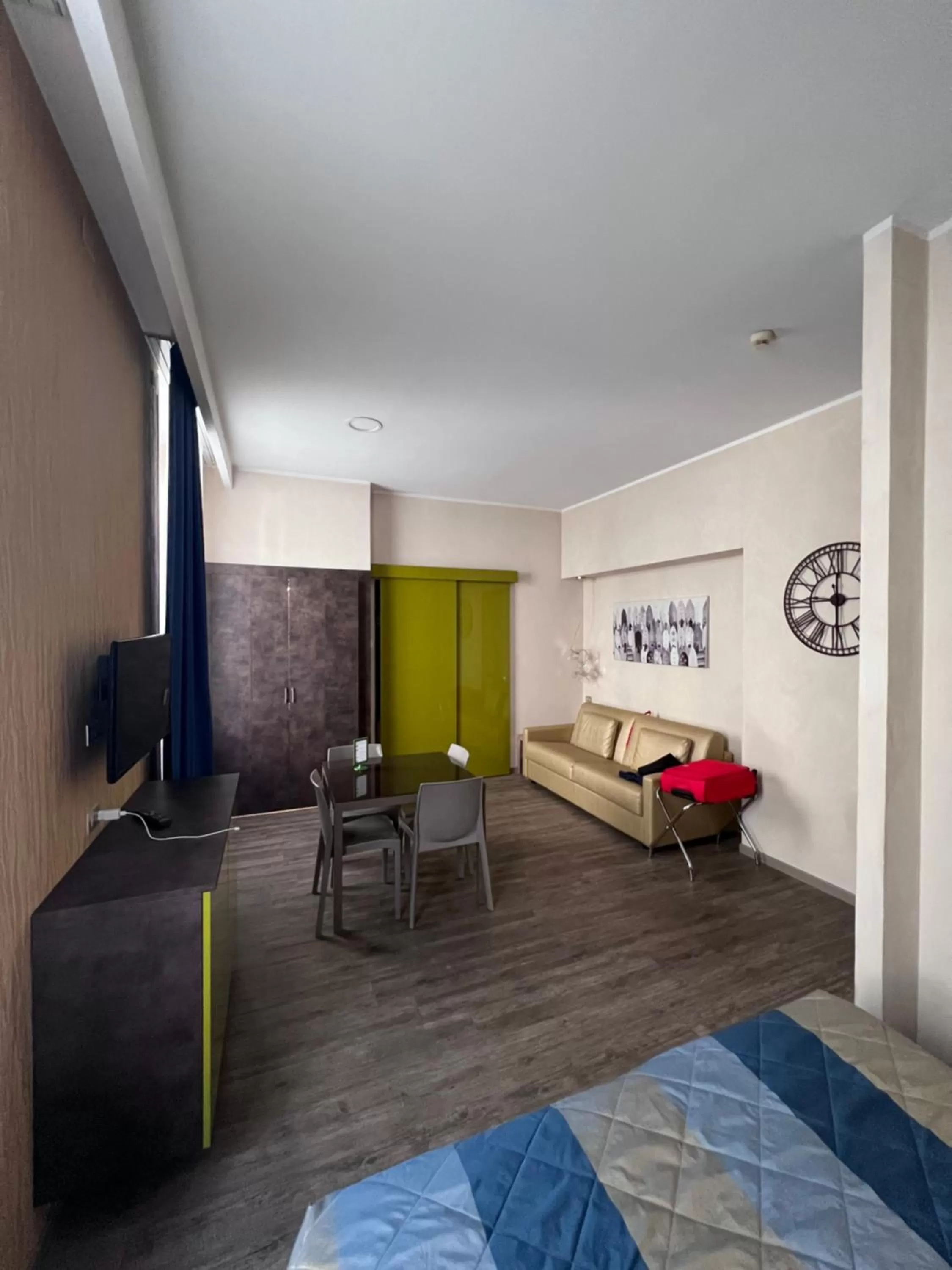 Seating area, Bed in Residence Star