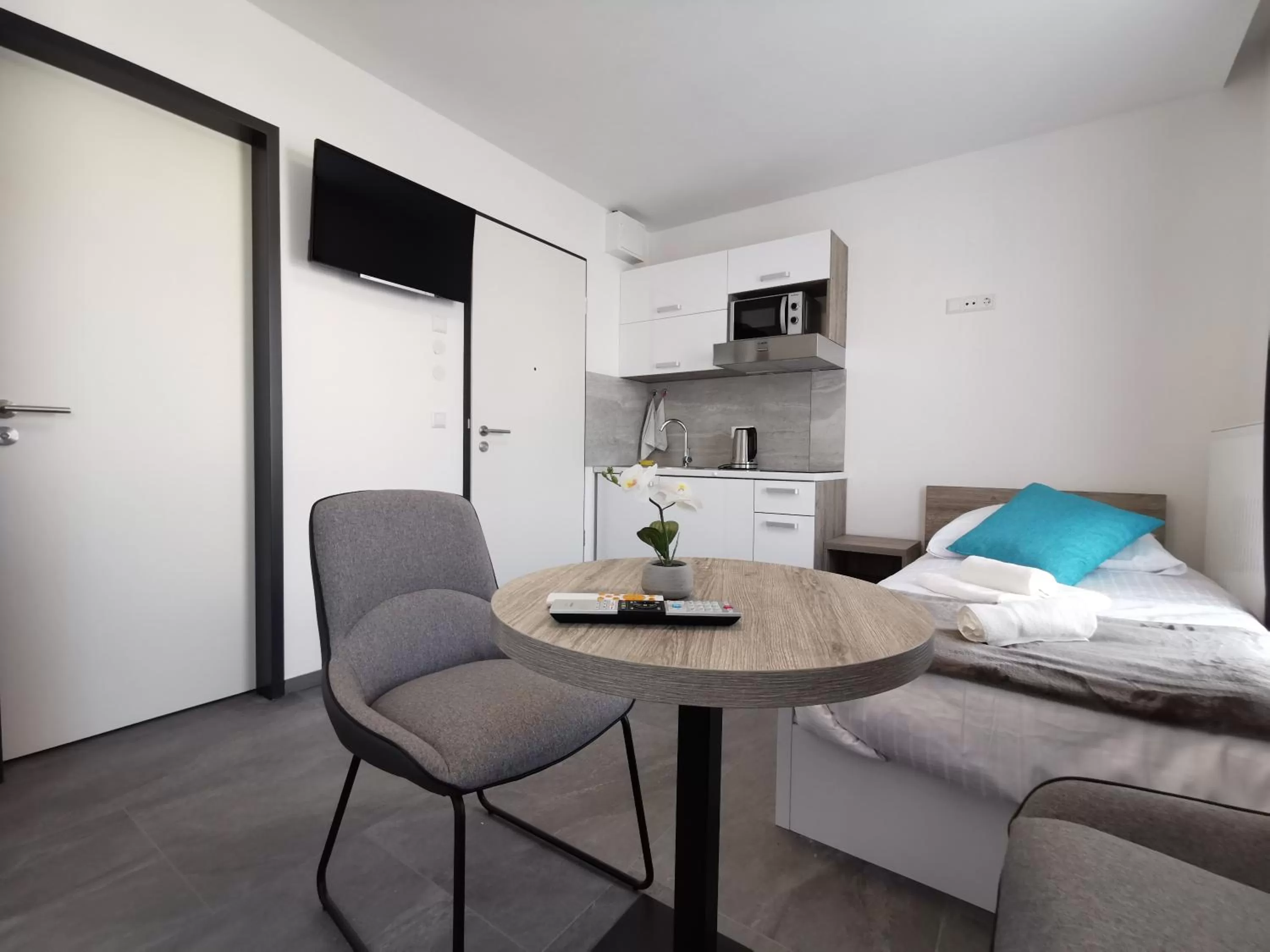 Living room, Bed in HP Apartments