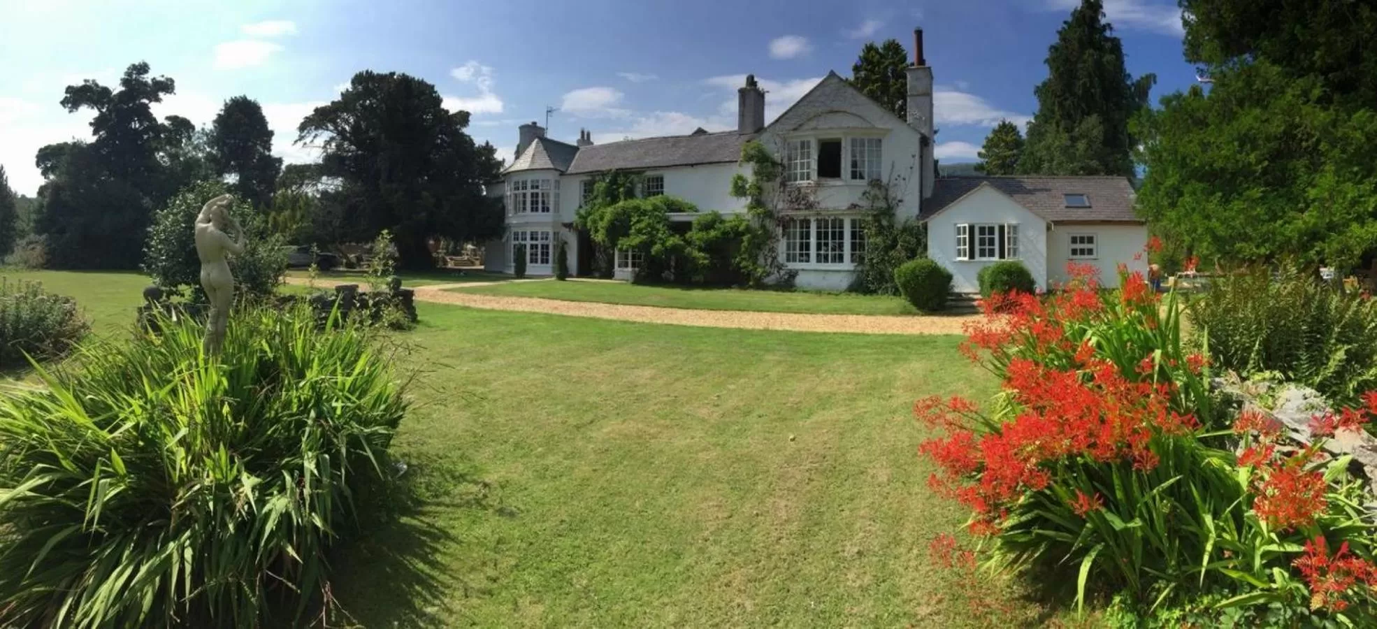 Property Building in Glyn Isa Country House B&B and self catering Lodge