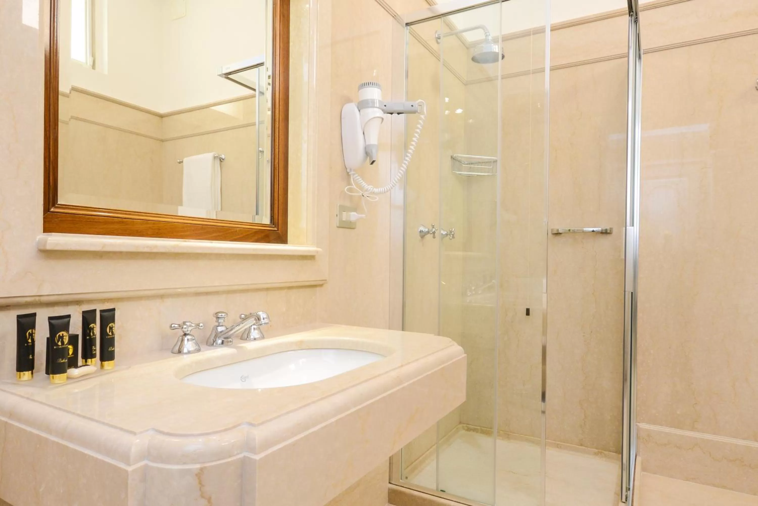 Shower in Hotel Vittoria