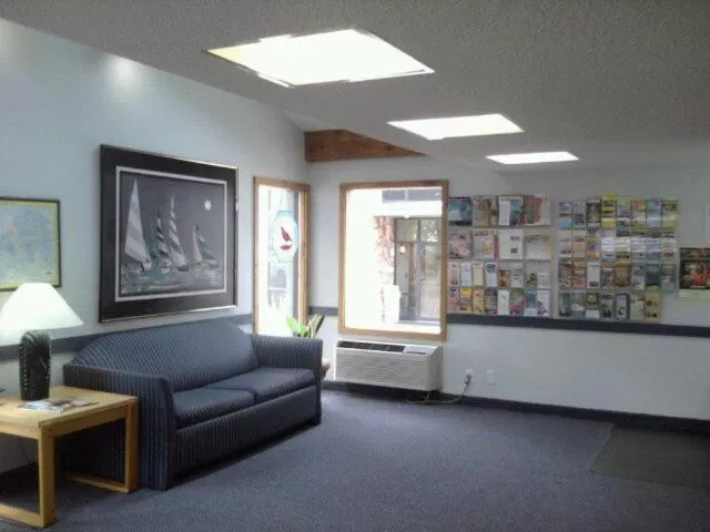 Lobby or reception in Quail's Nest Inn & Suites