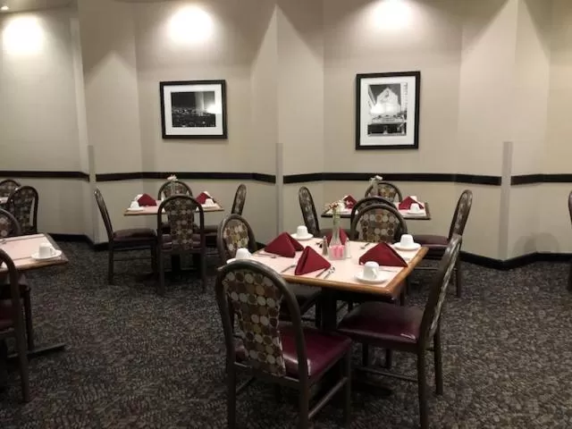 Restaurant/places to eat in Wyndham El Paso Airport and Water Park