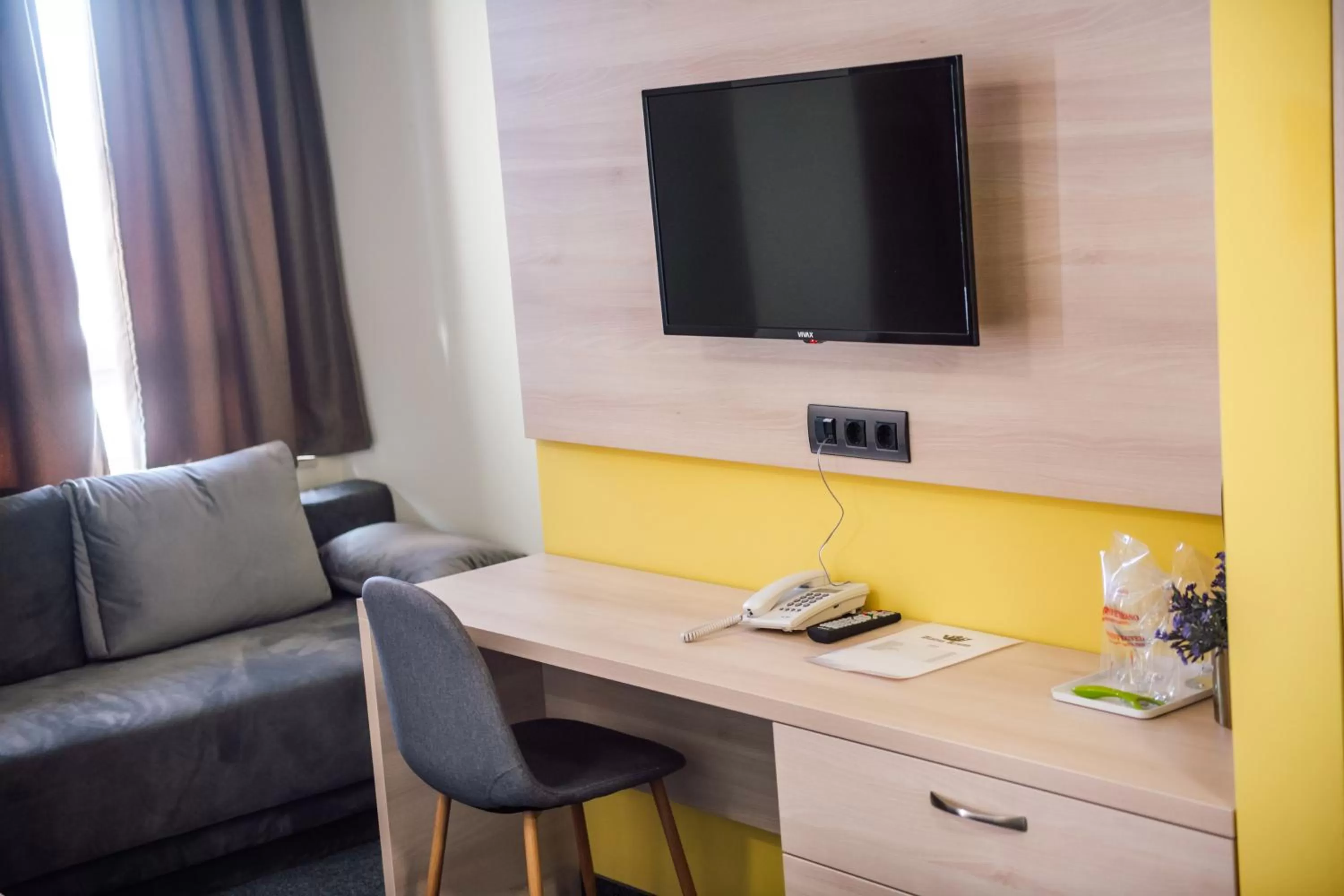 TV/Entertainment Center in Zlatna Kruna