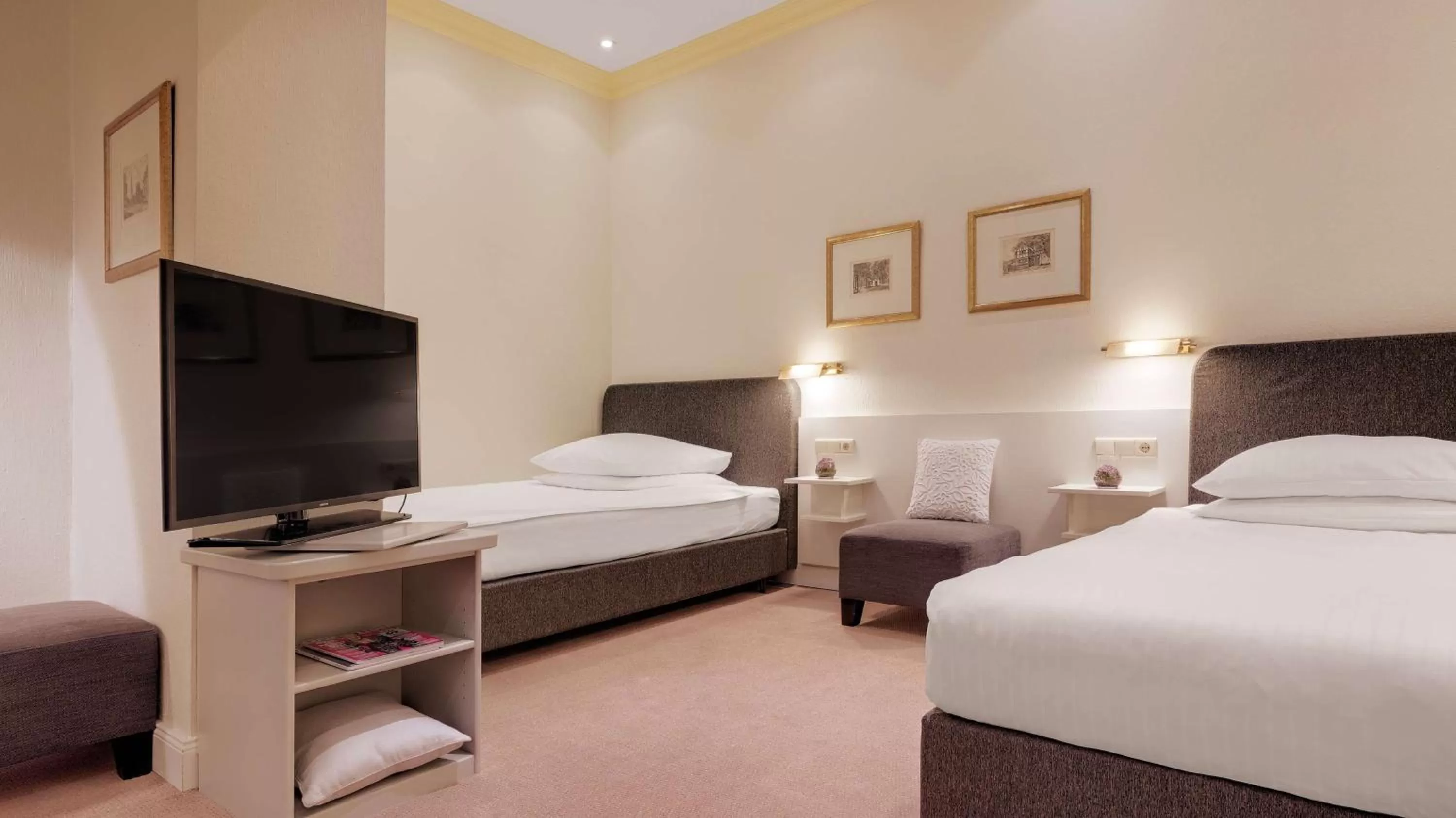 Bedroom, Bed in Rheinhotel Dreesen