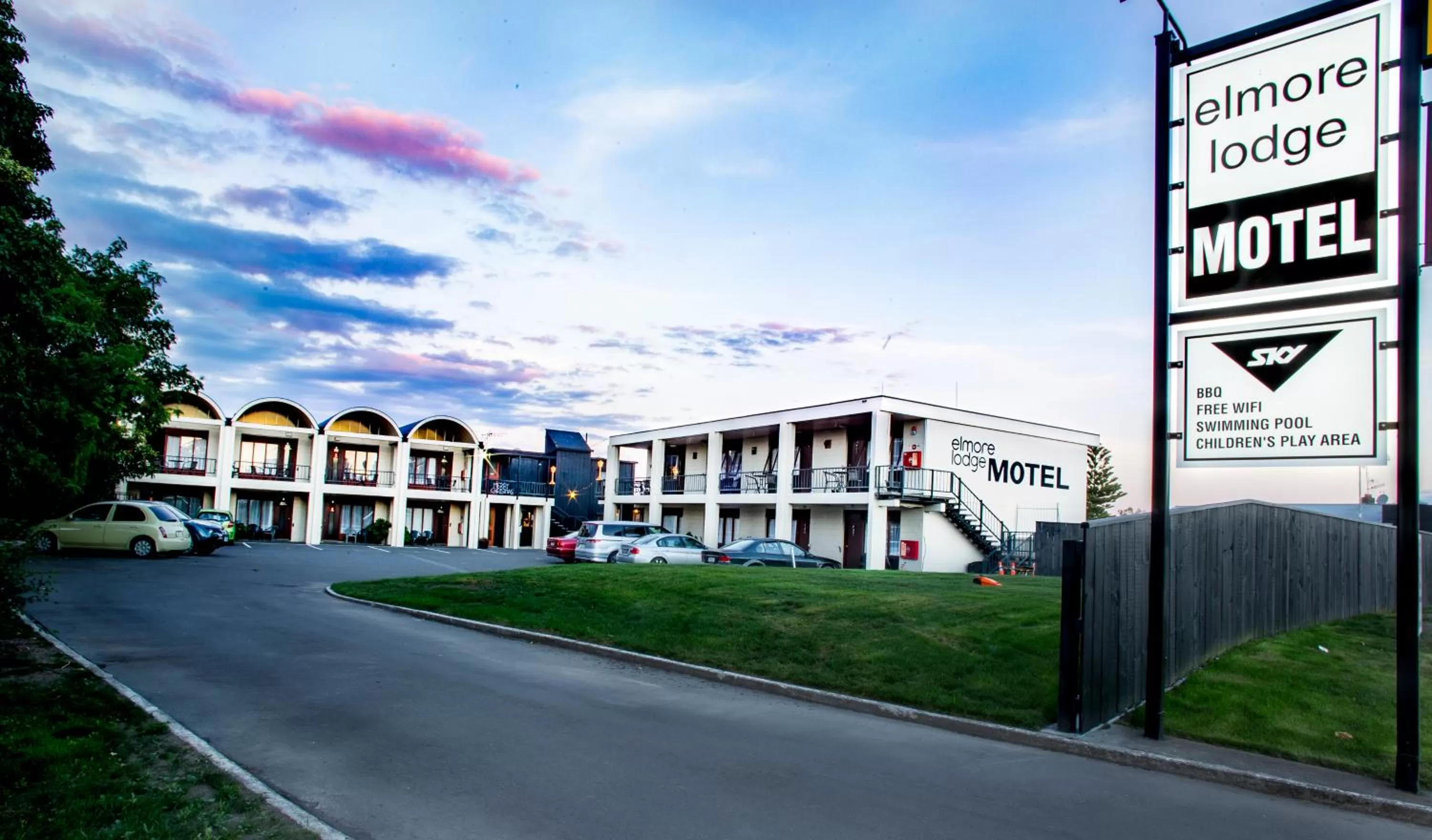 Facade/entrance in Elmore Lodge Motel