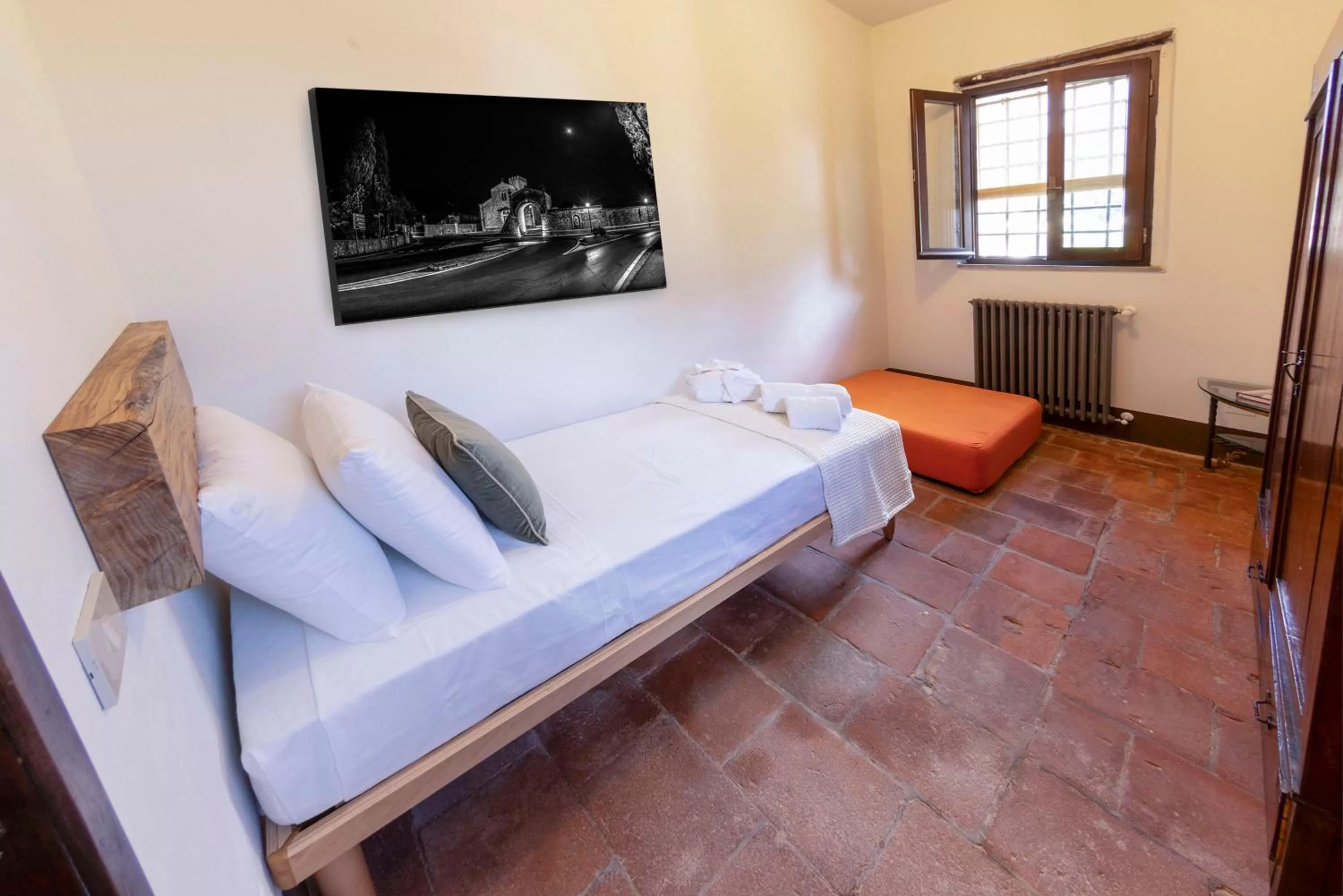 TV/Entertainment Center in Frantoio Del Moscatello