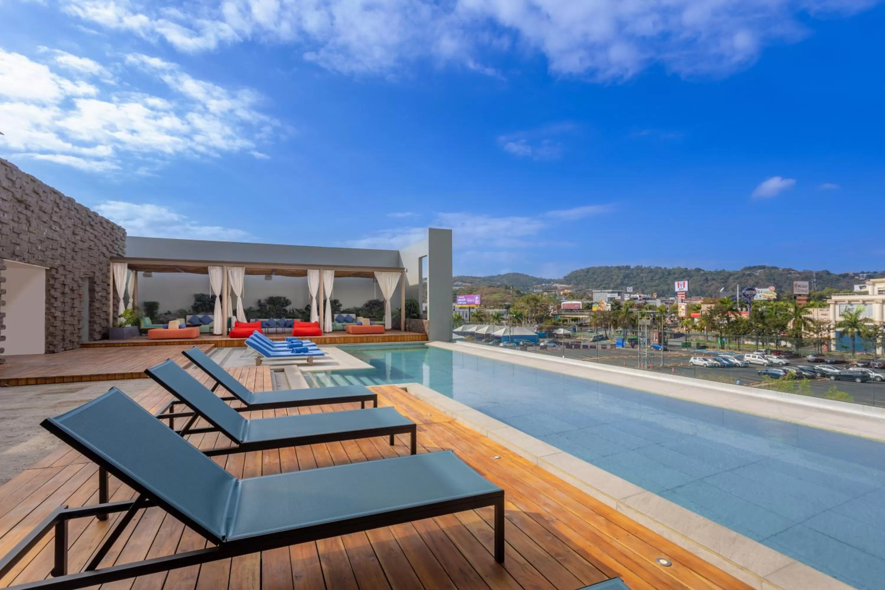 Swimming pool in Hyatt Centric San Salvador