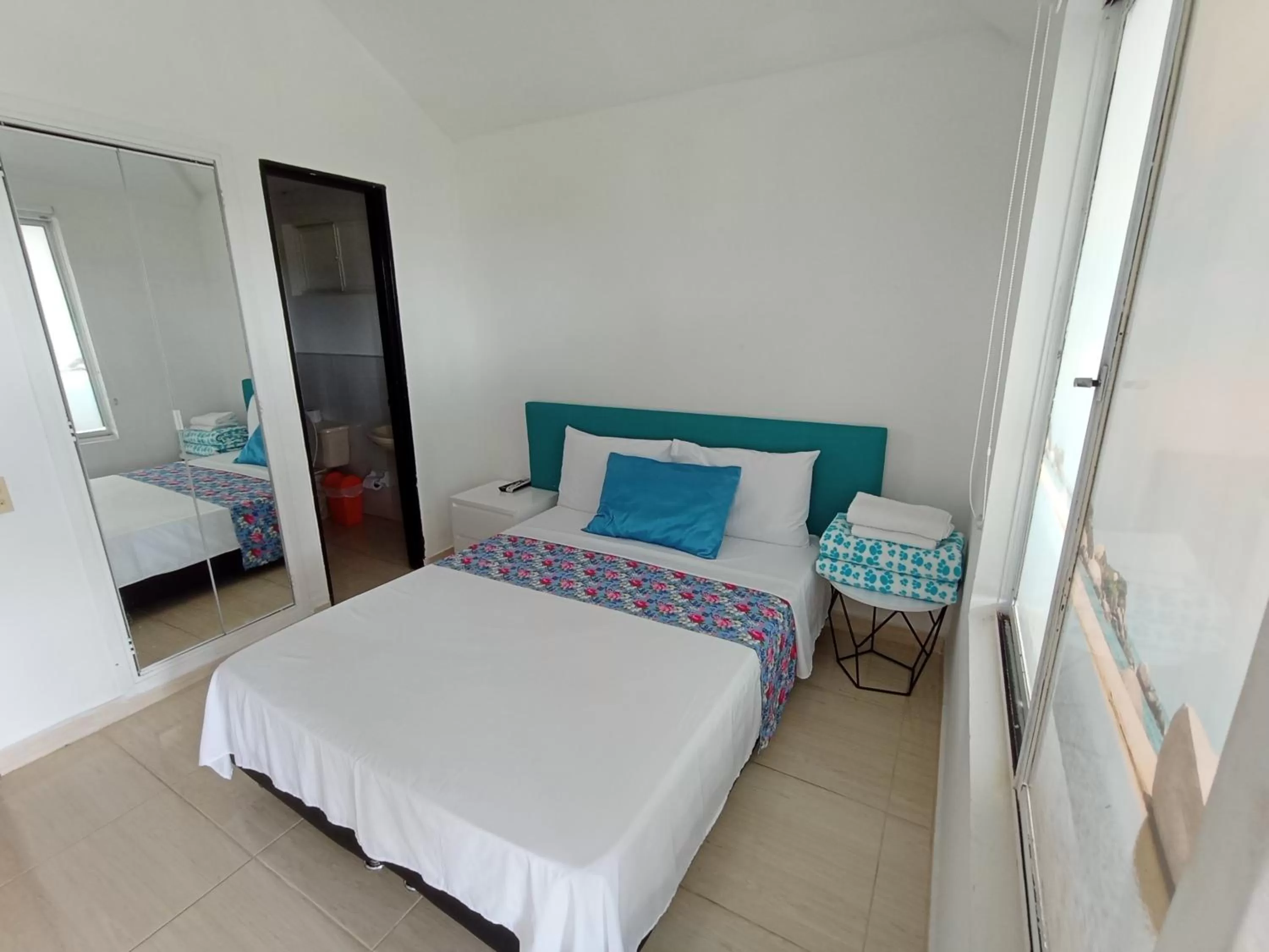 Bed in Paradise Lake Finca Hotel