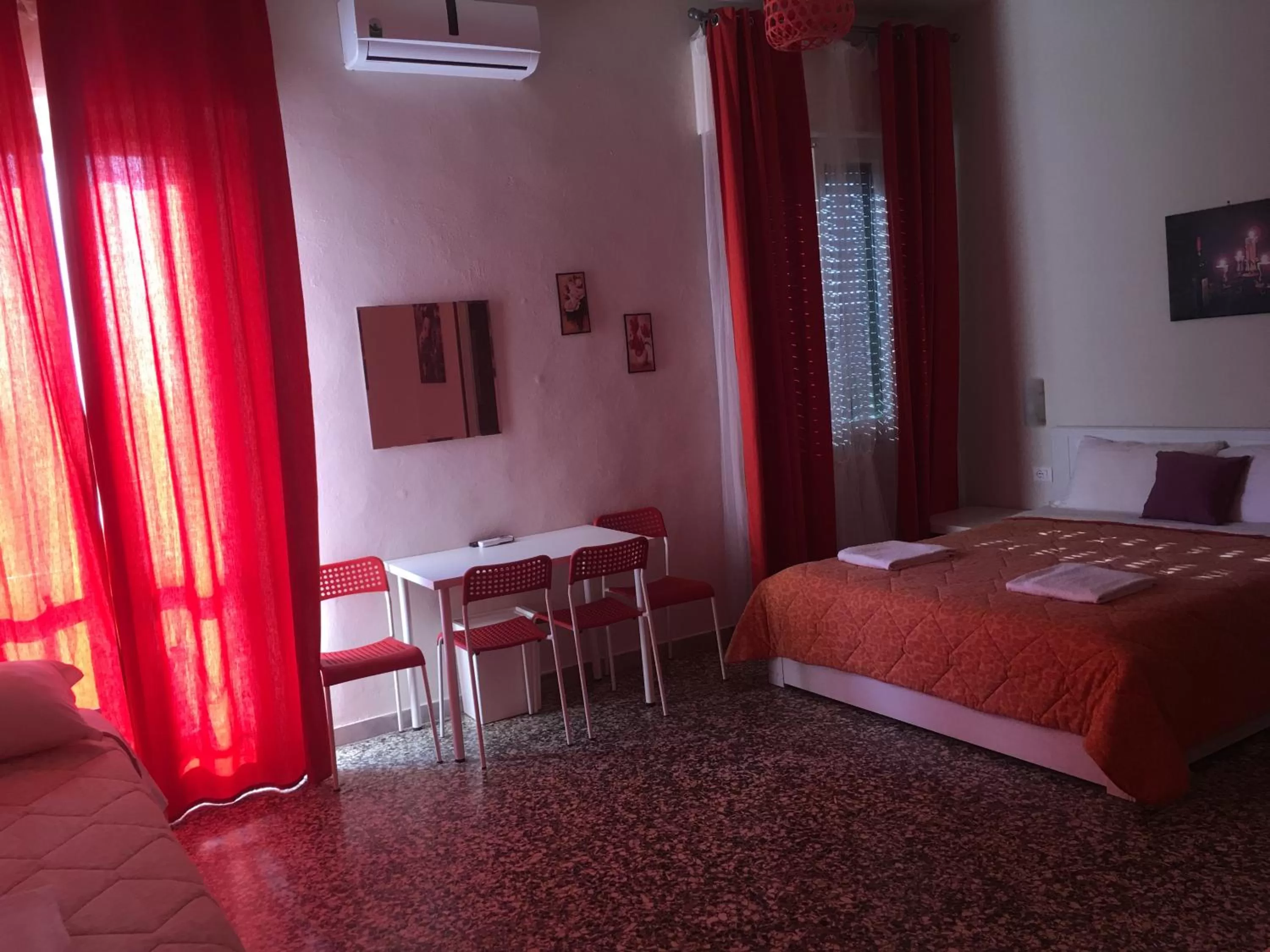 Photo of the whole room, Bed in Aliante B&B