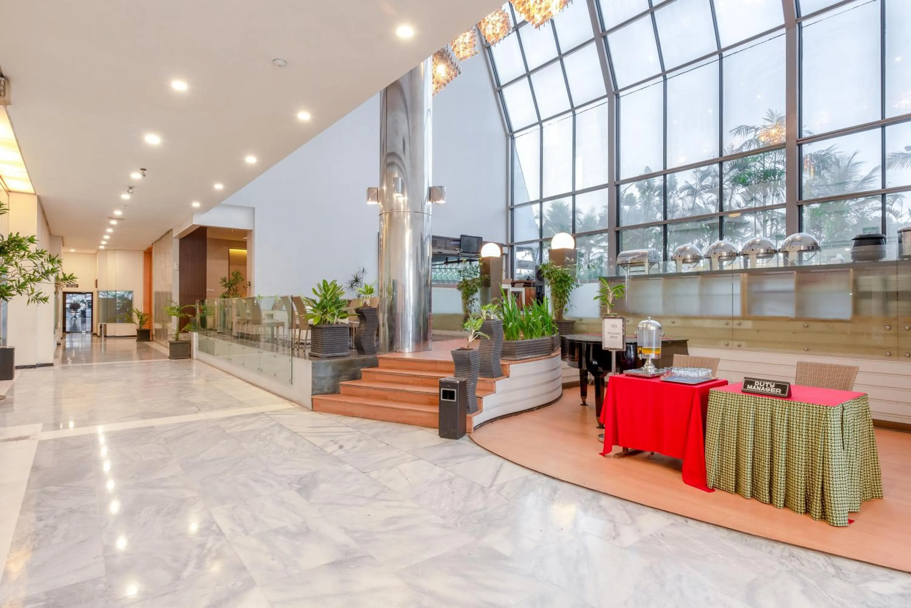 Restaurant/places to eat in Lux Tychi Hotel