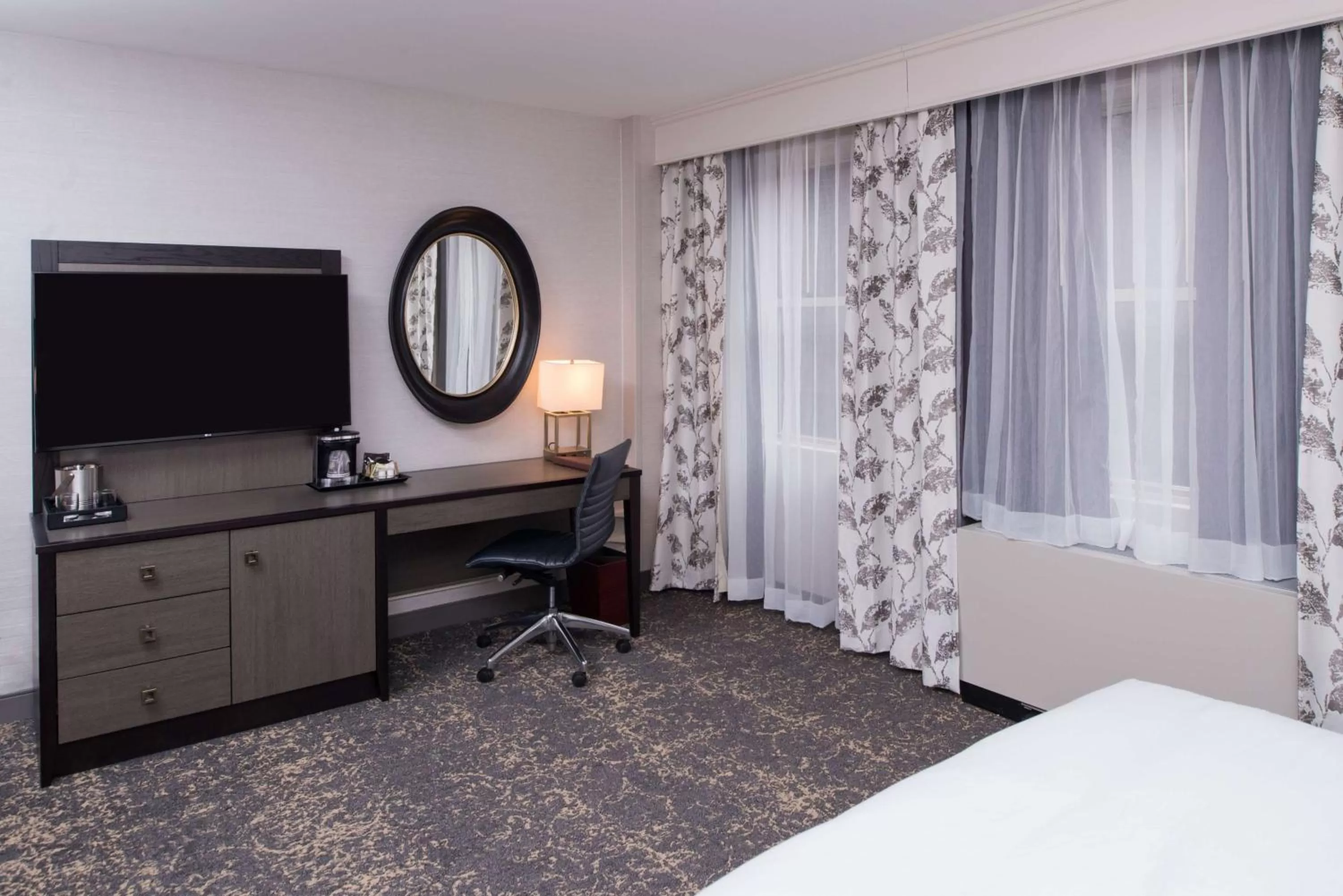 Bedroom, Bed in DoubleTree by Hilton Utica