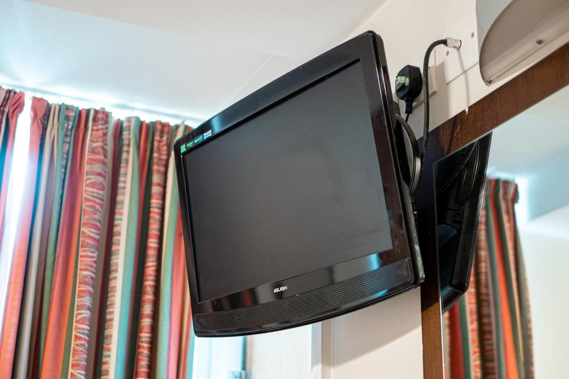 TV and multimedia in Maiden Oval