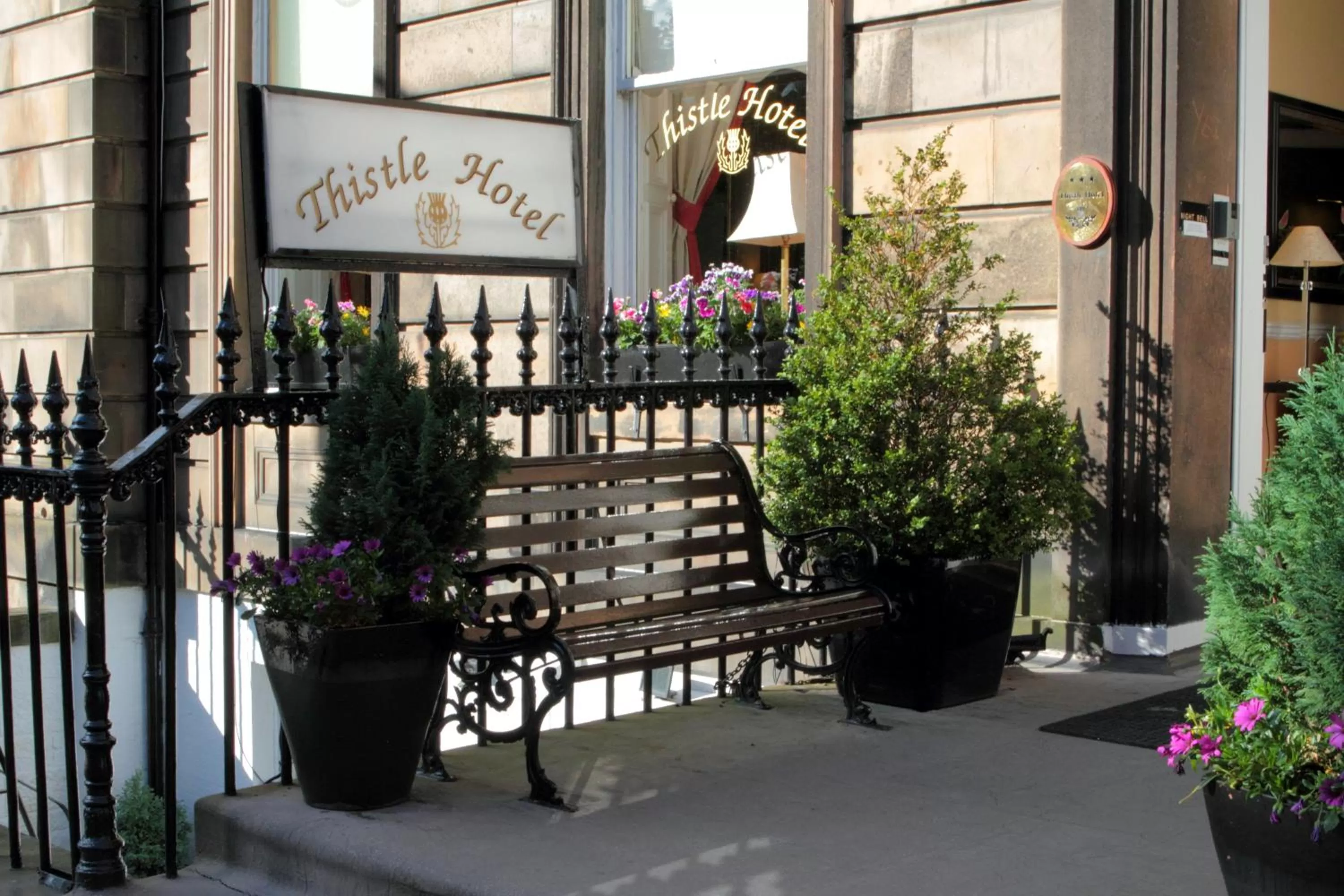 Facade/entrance in Thistle Hotel