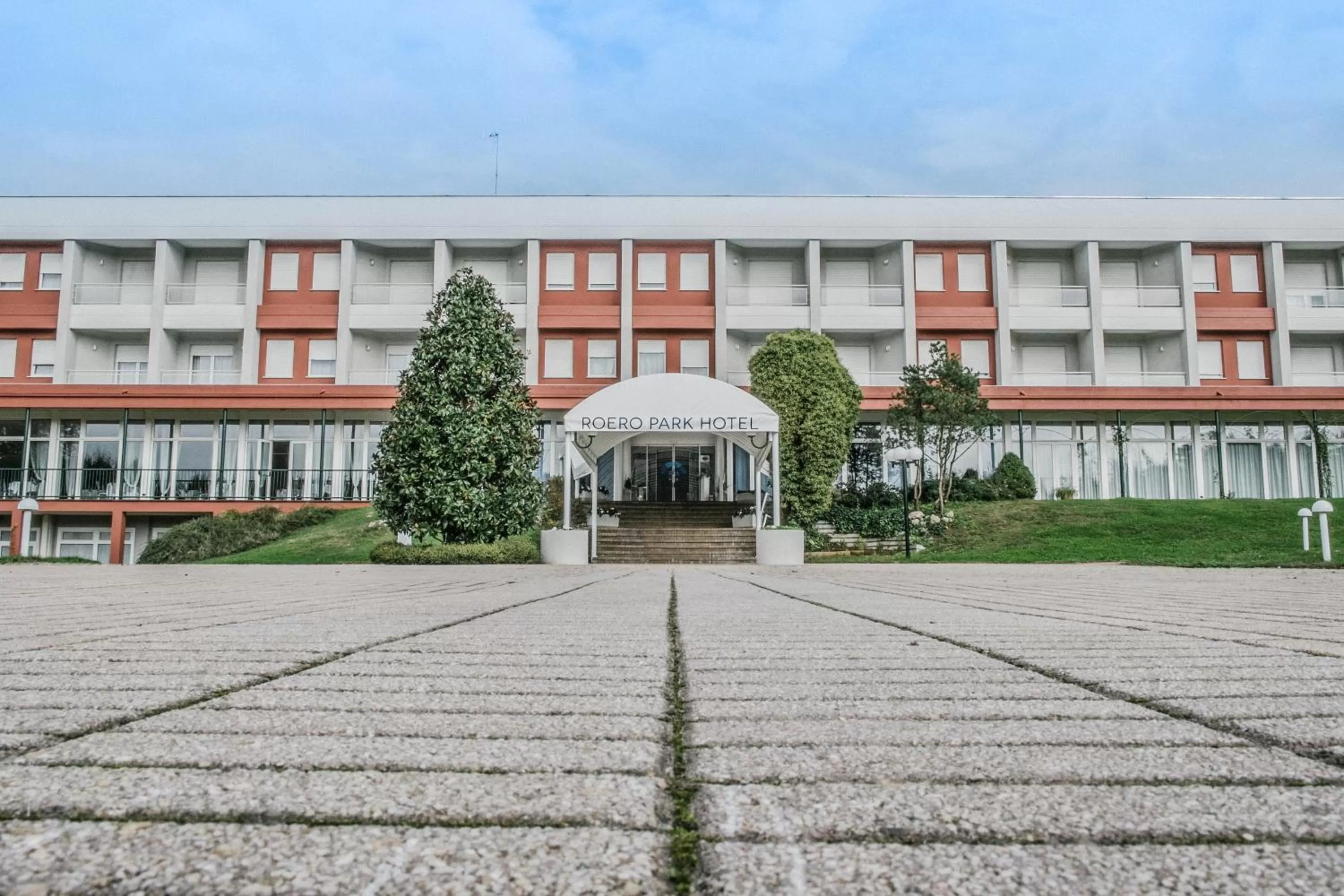 Facade/entrance, Property Building in Roero Park Hotel