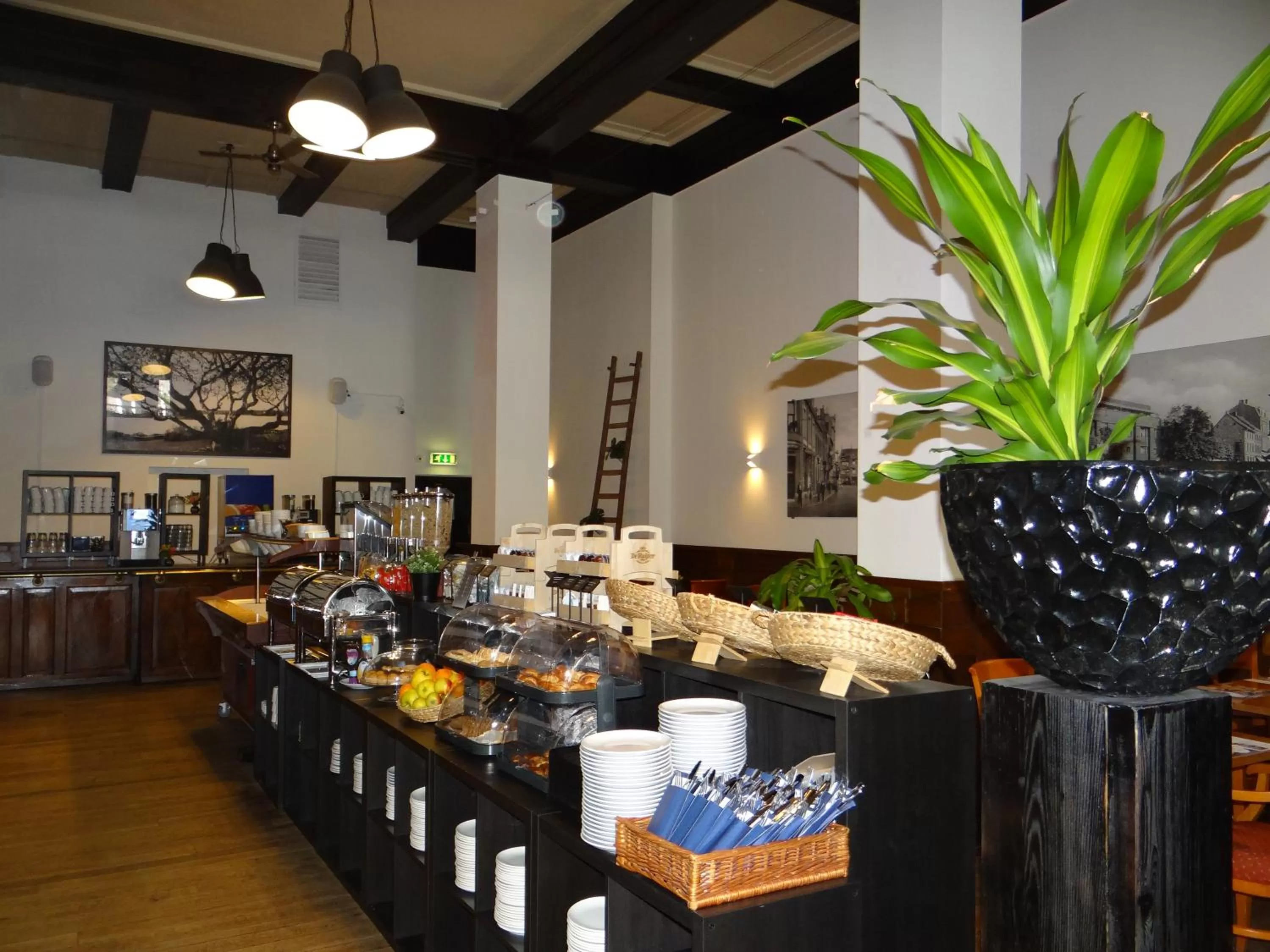 Restaurant/places to eat in Tulip Inn Heerlen City Centre