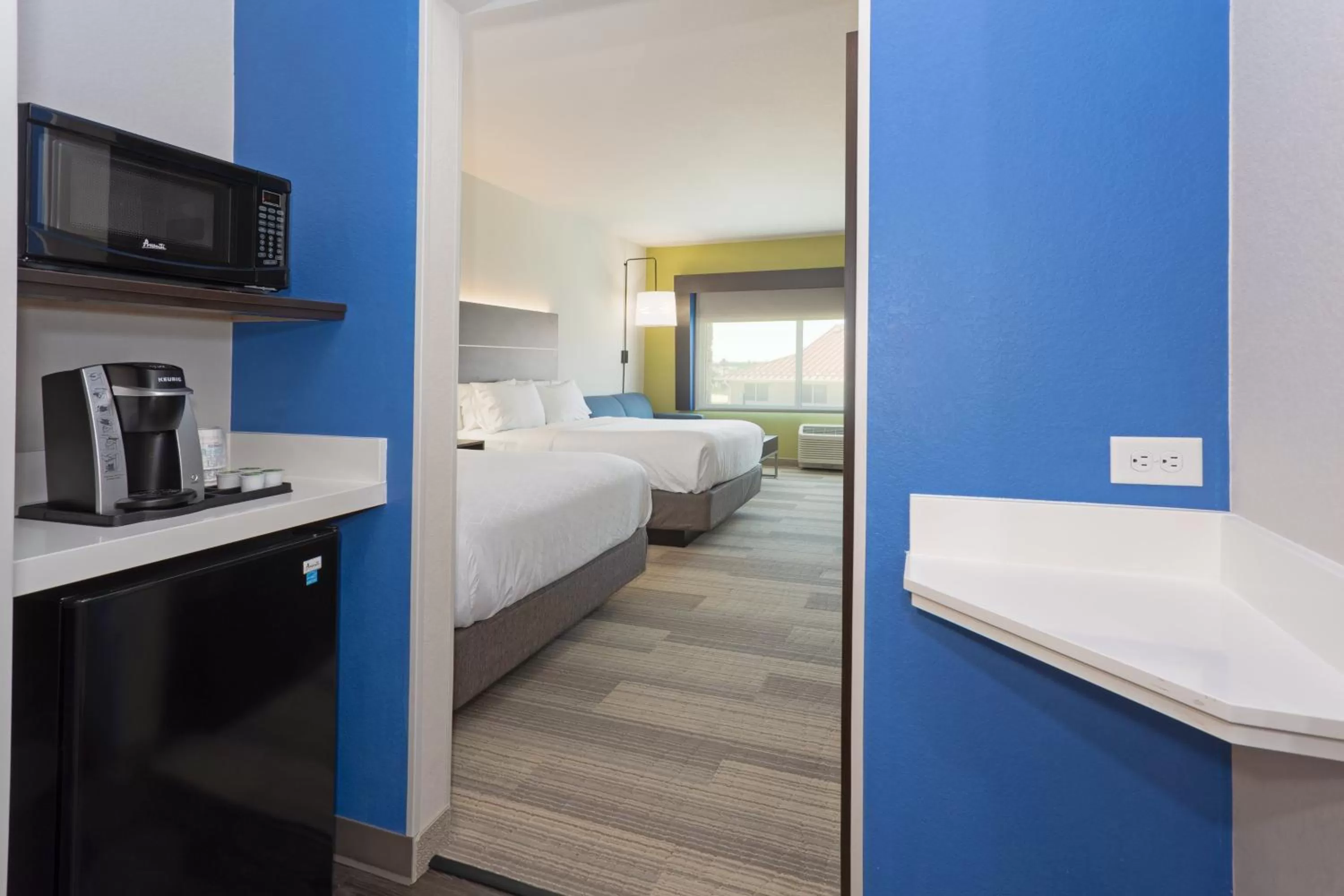 Bedroom, Bed in Holiday Inn Express & Suites - Firestone - Longmont by IHG