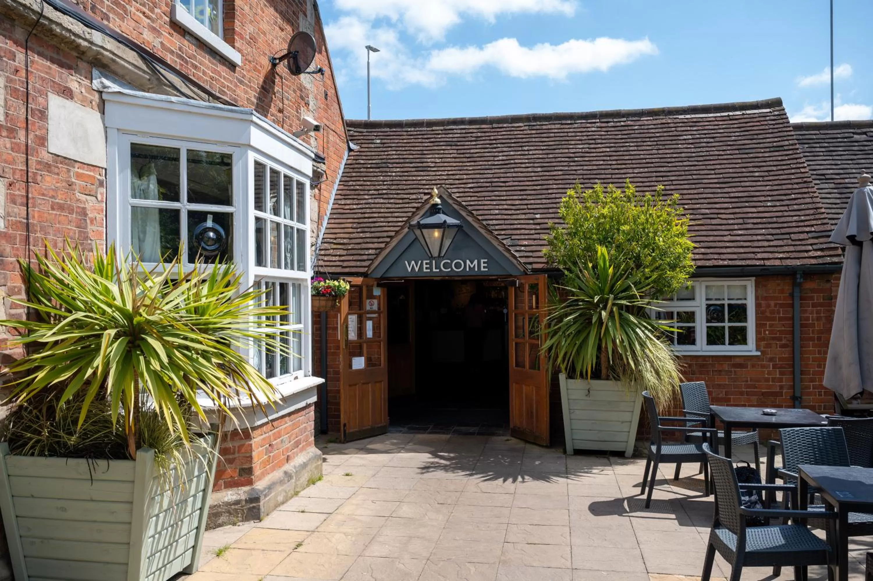 Facade/entrance in Cocked Hat by Greene King Inns
