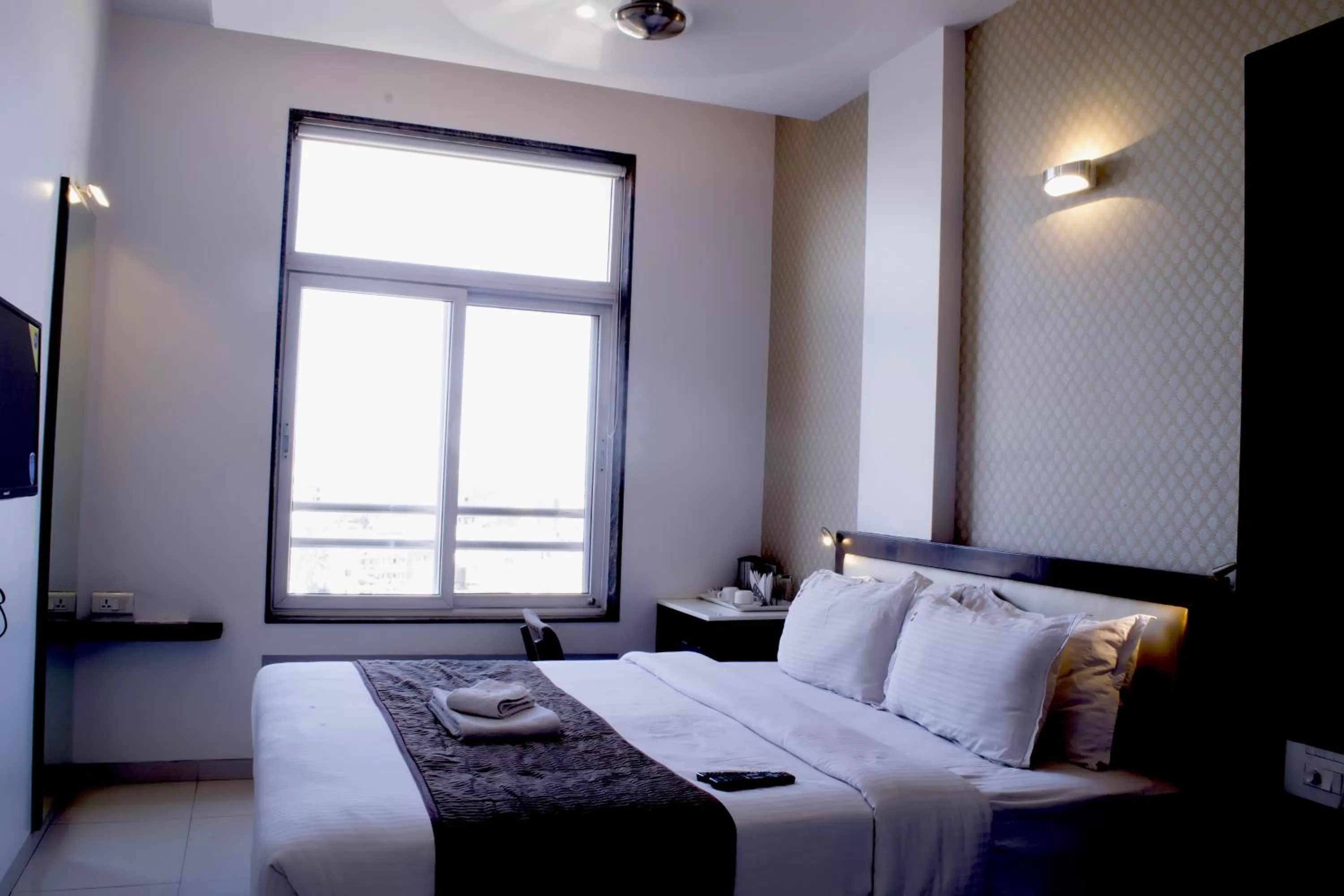 Bedroom, Bed in Hotel SRI SRI EXECUTIVE KOLHAPUR NEAR MAHALAXMI TEMPLE