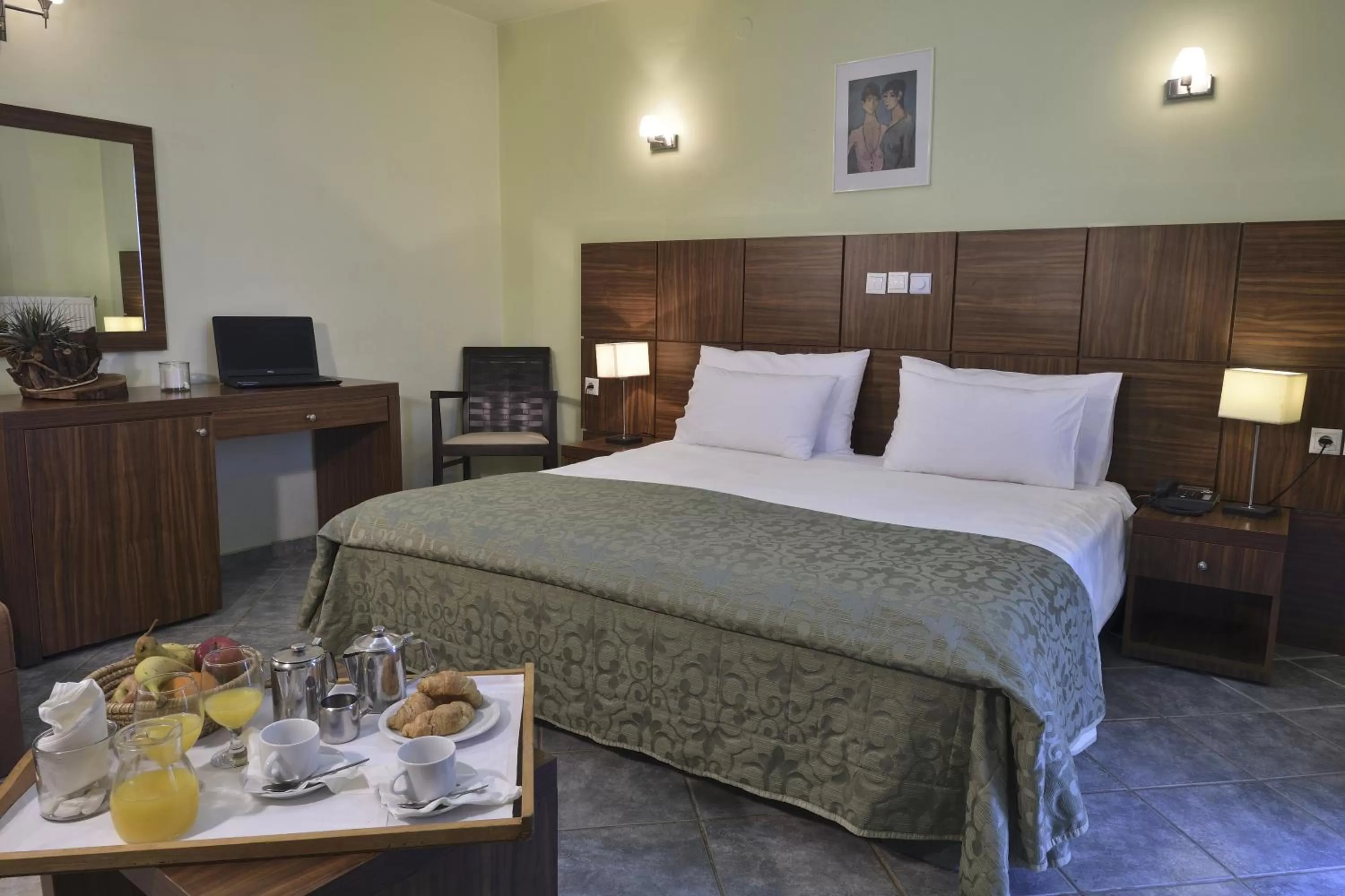 Photo of the whole room, Bed in Four Seasons Hotel