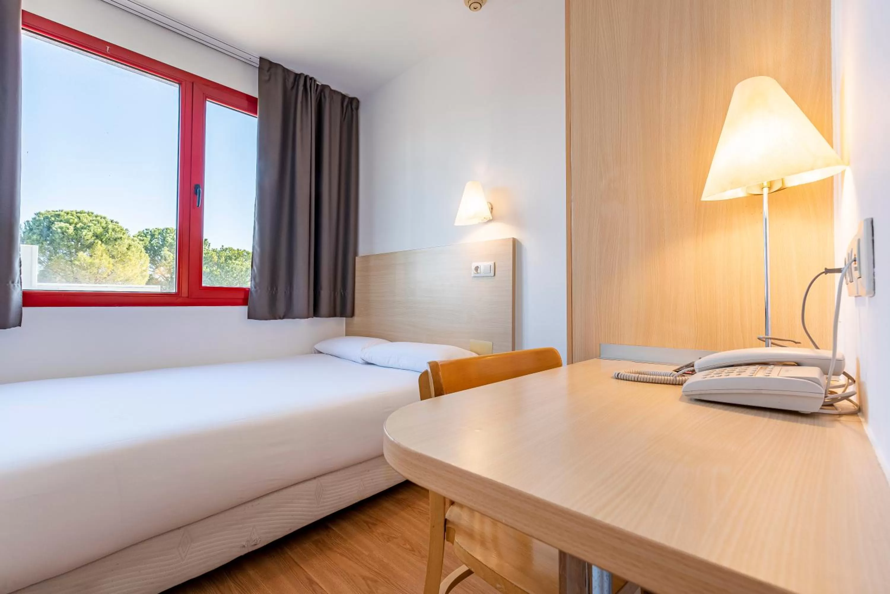 Photo of the whole room, Bed in Hotel Basic