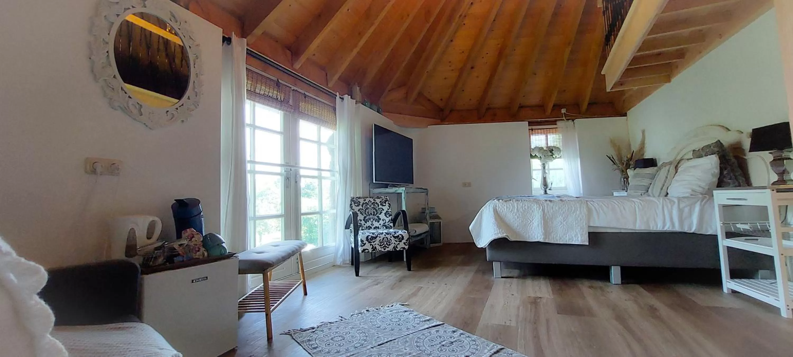 Photo of the whole room in Herberg de Lingehoeve