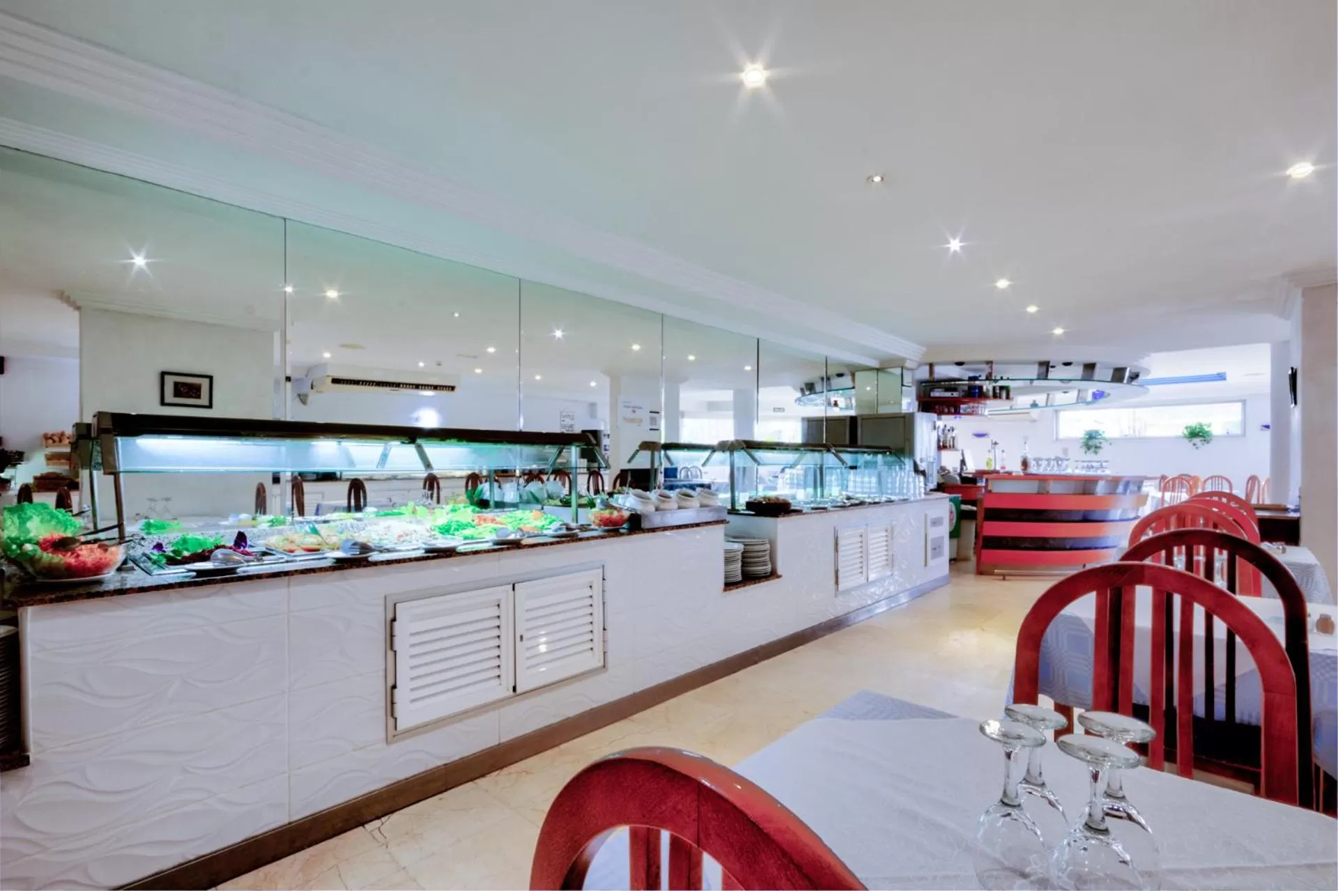 Restaurant/places to eat in Apartamentos Pez Azul