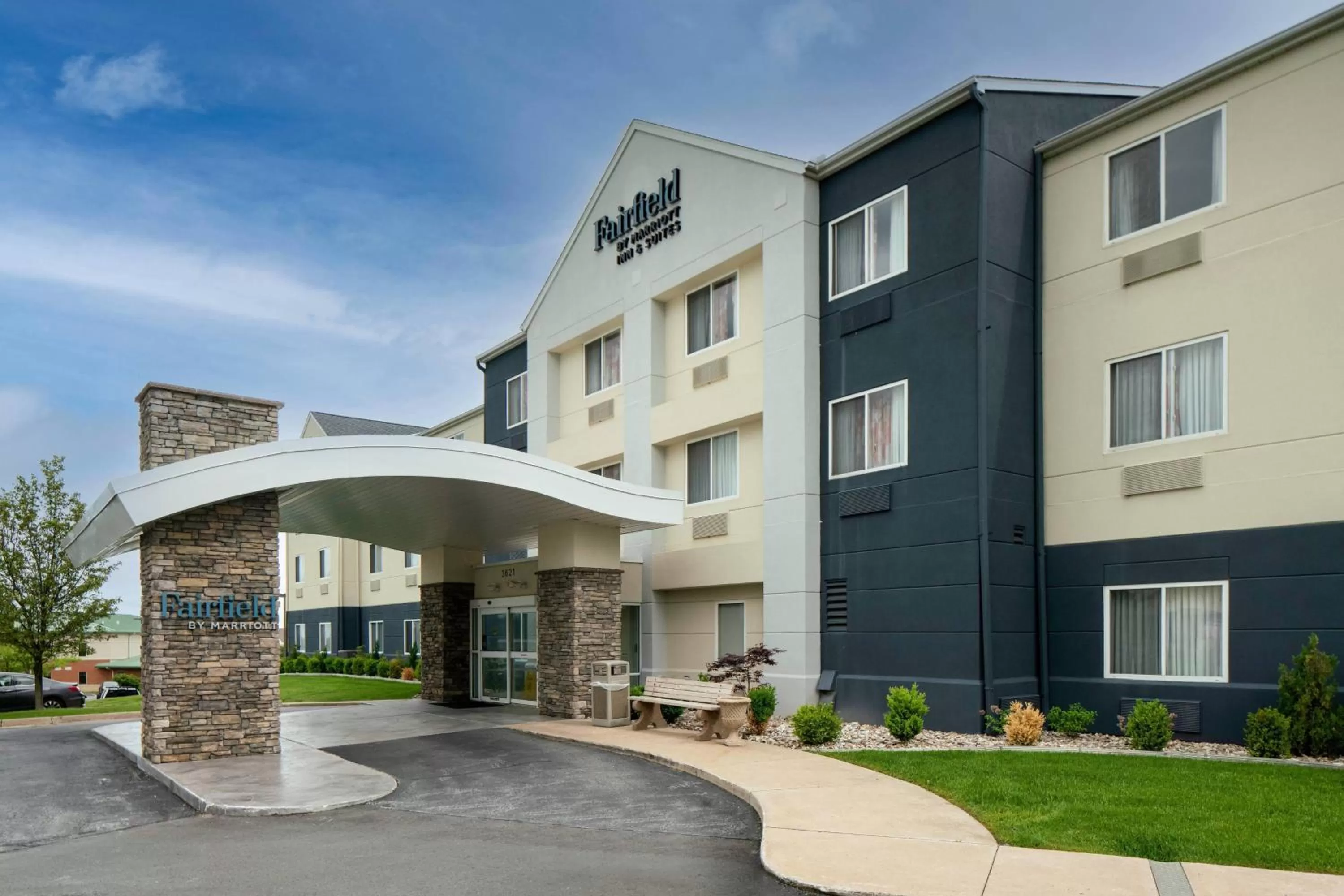 Property building in Fairfield Inn & Suites Jefferson City