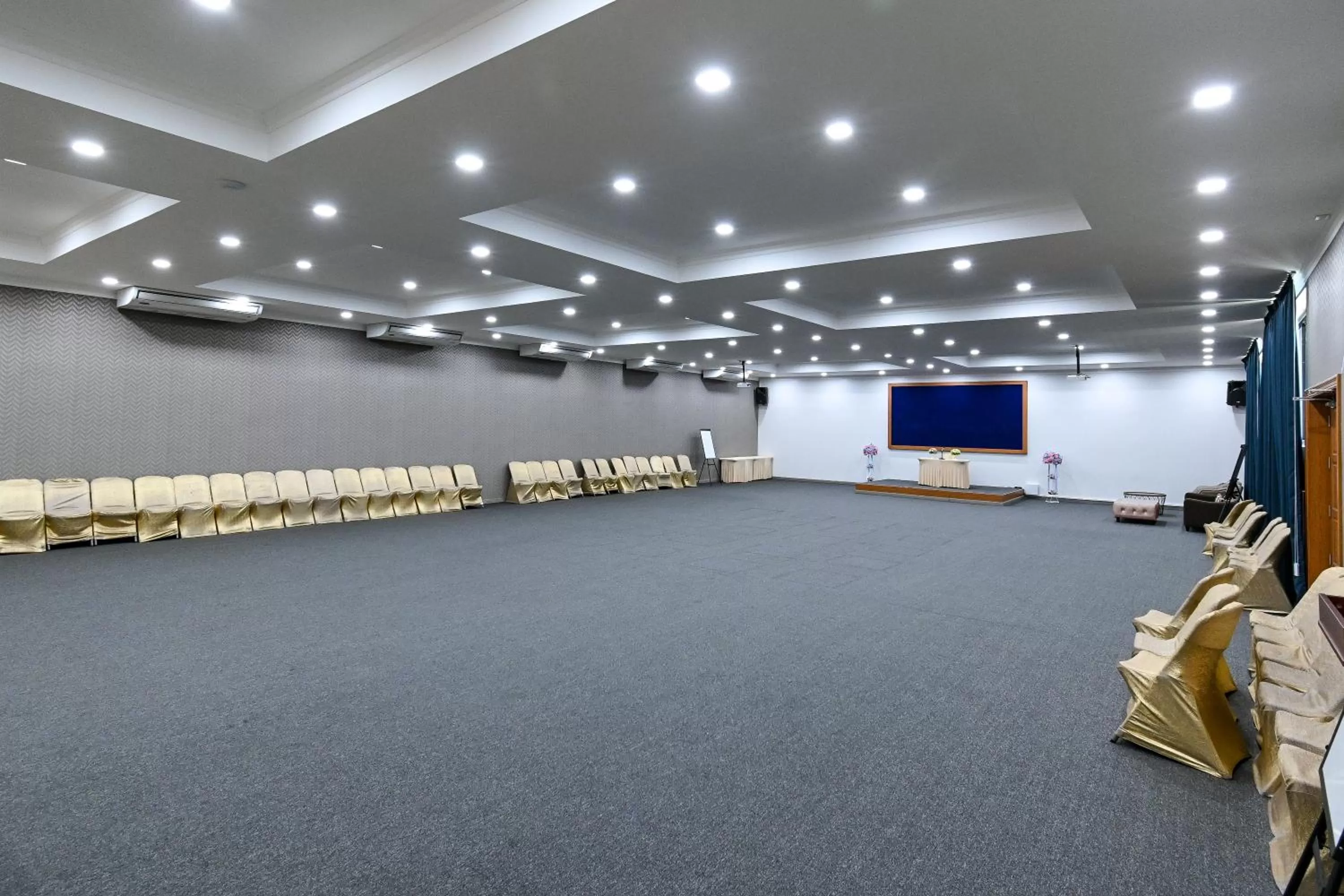 Meeting/conference room in Golden Sea Hua Hin - SHA Extra Plus