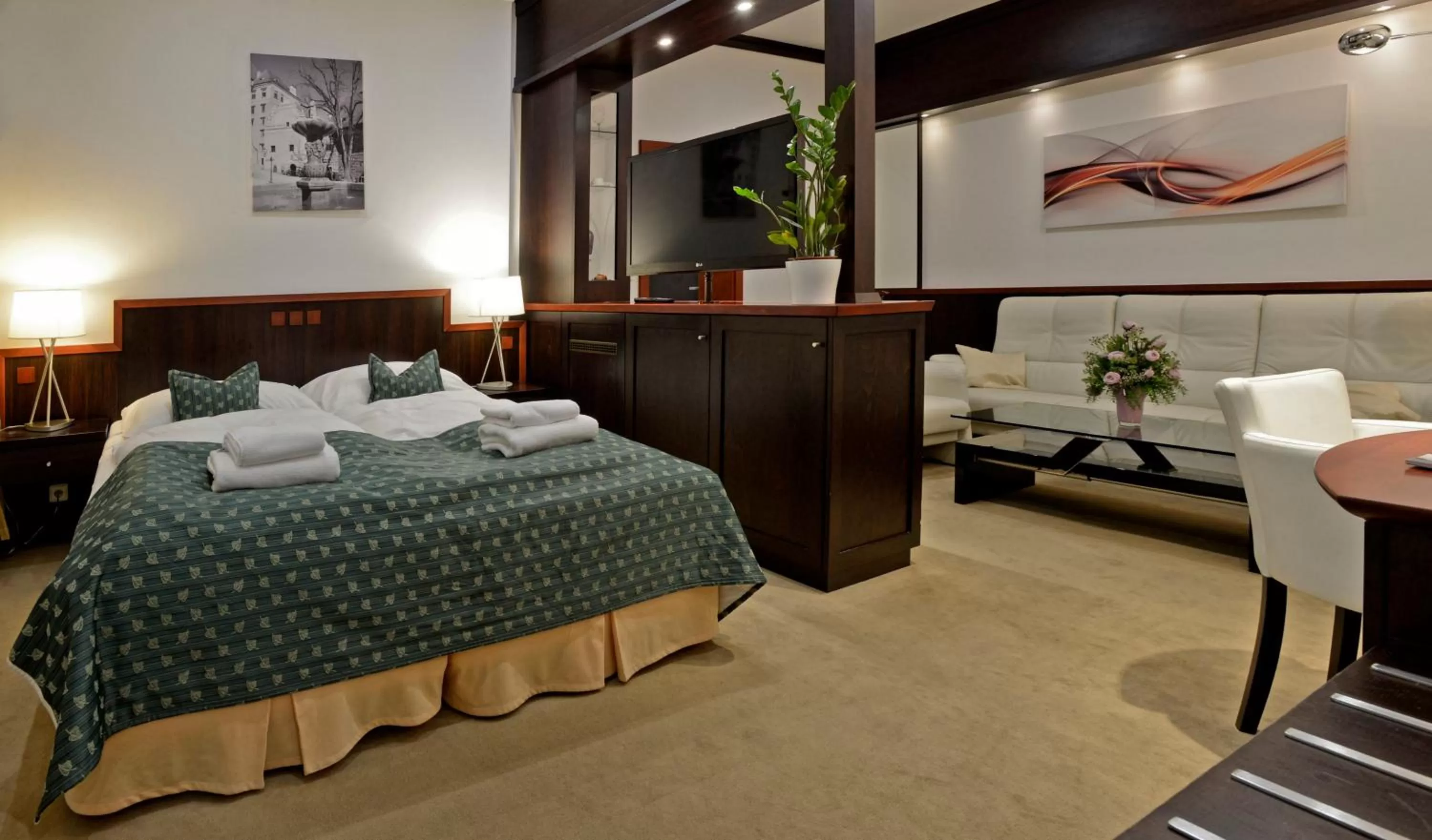 Bedroom, Bed in Hotel Grand