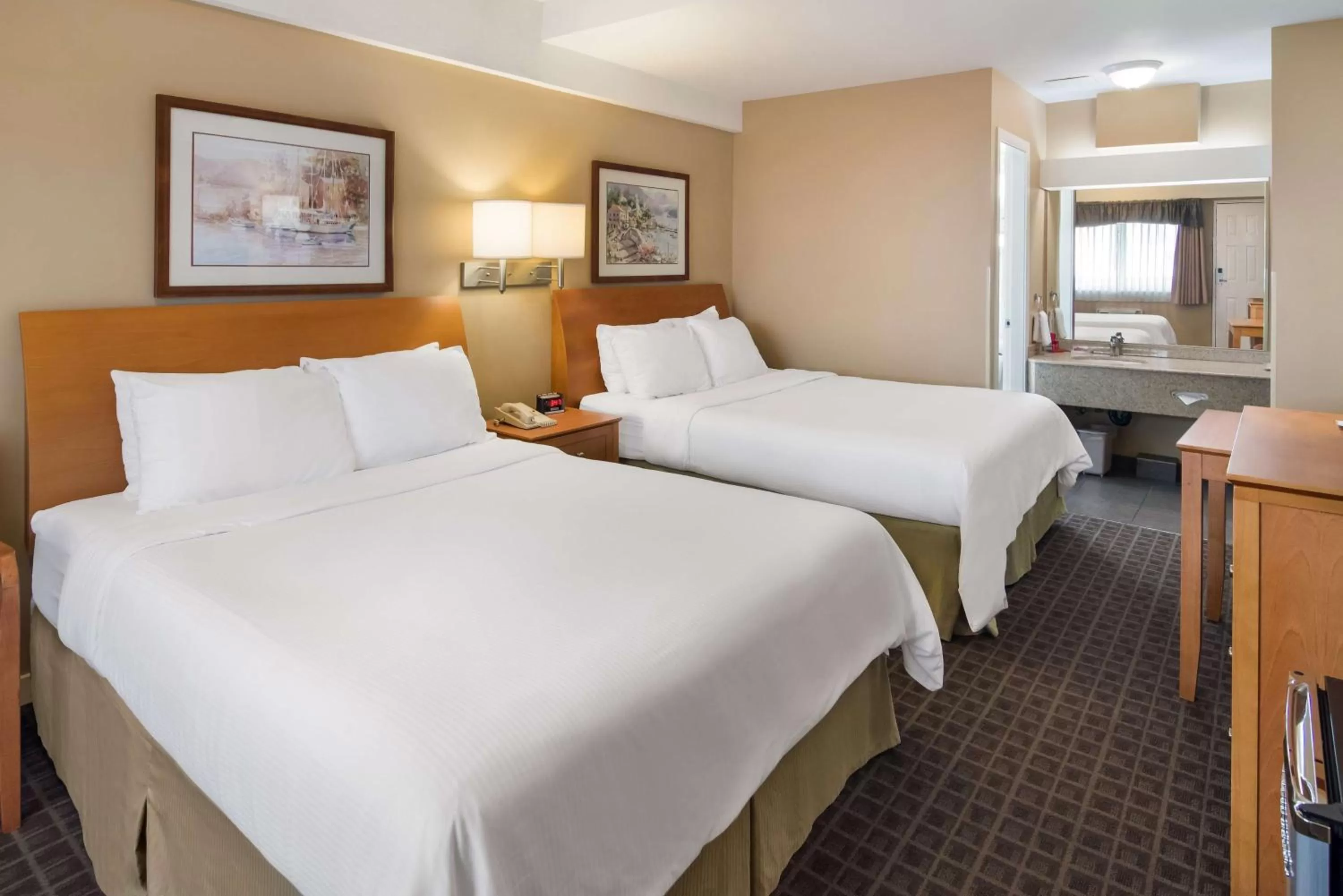 Bedroom, Bed in SureStay Hotel by Best Western North Vancouver Capilano