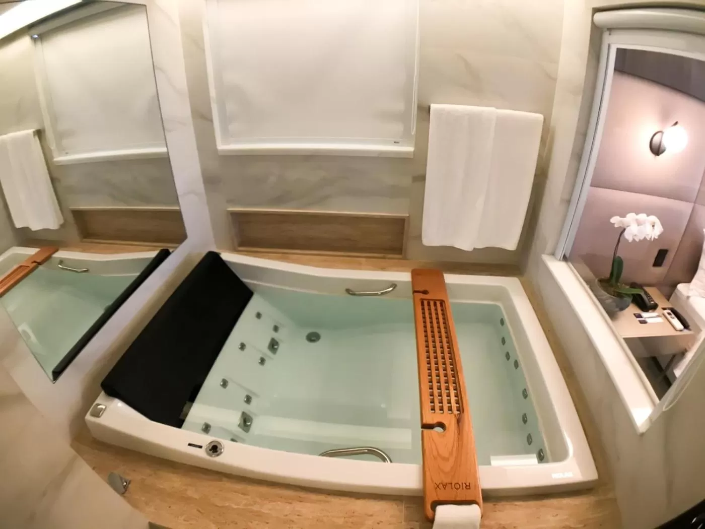 Hot Tub in Radisson Blu Belo Horizonte Savassi