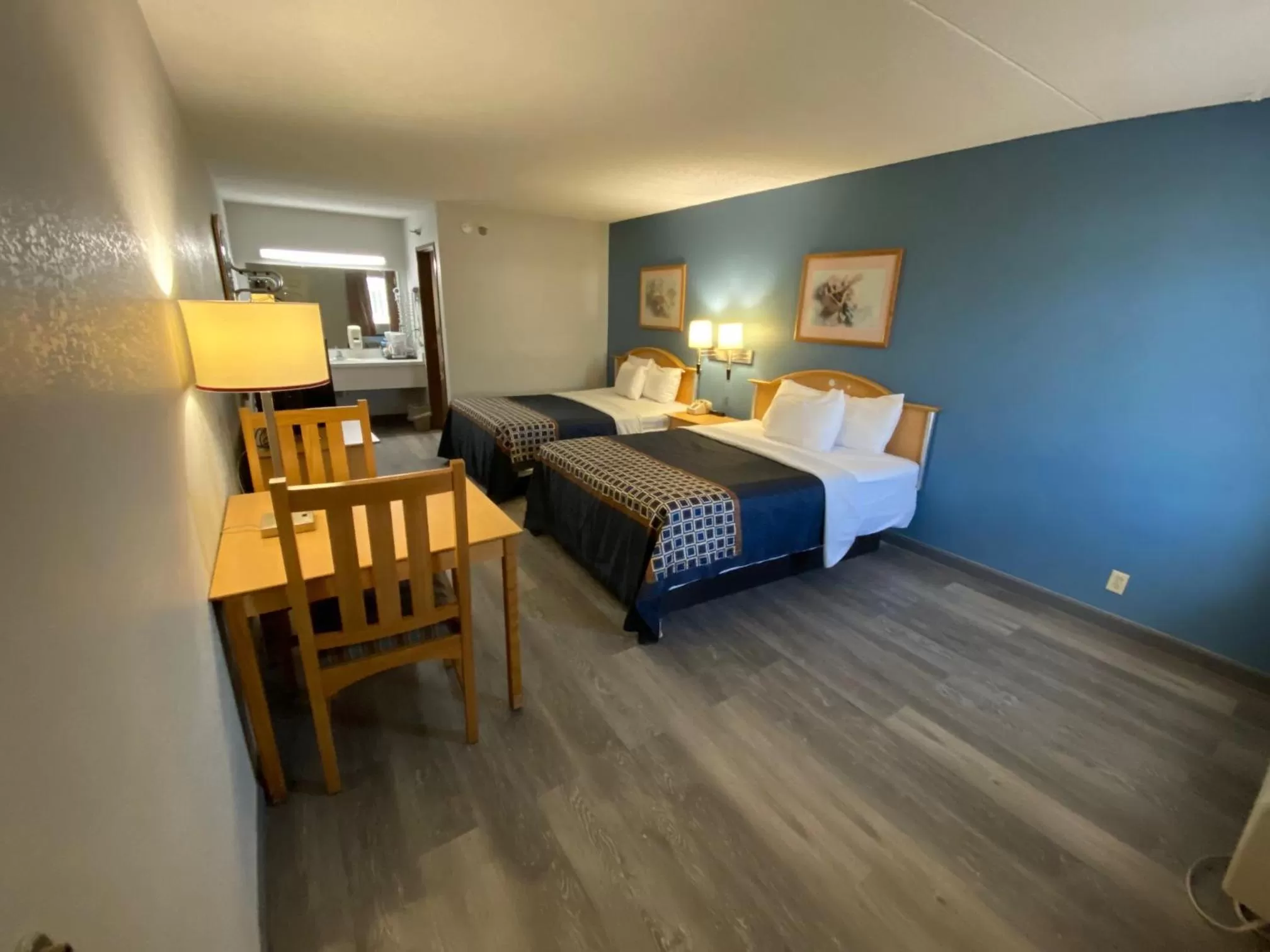 Photo of the whole room, Bed in Serenity Inn