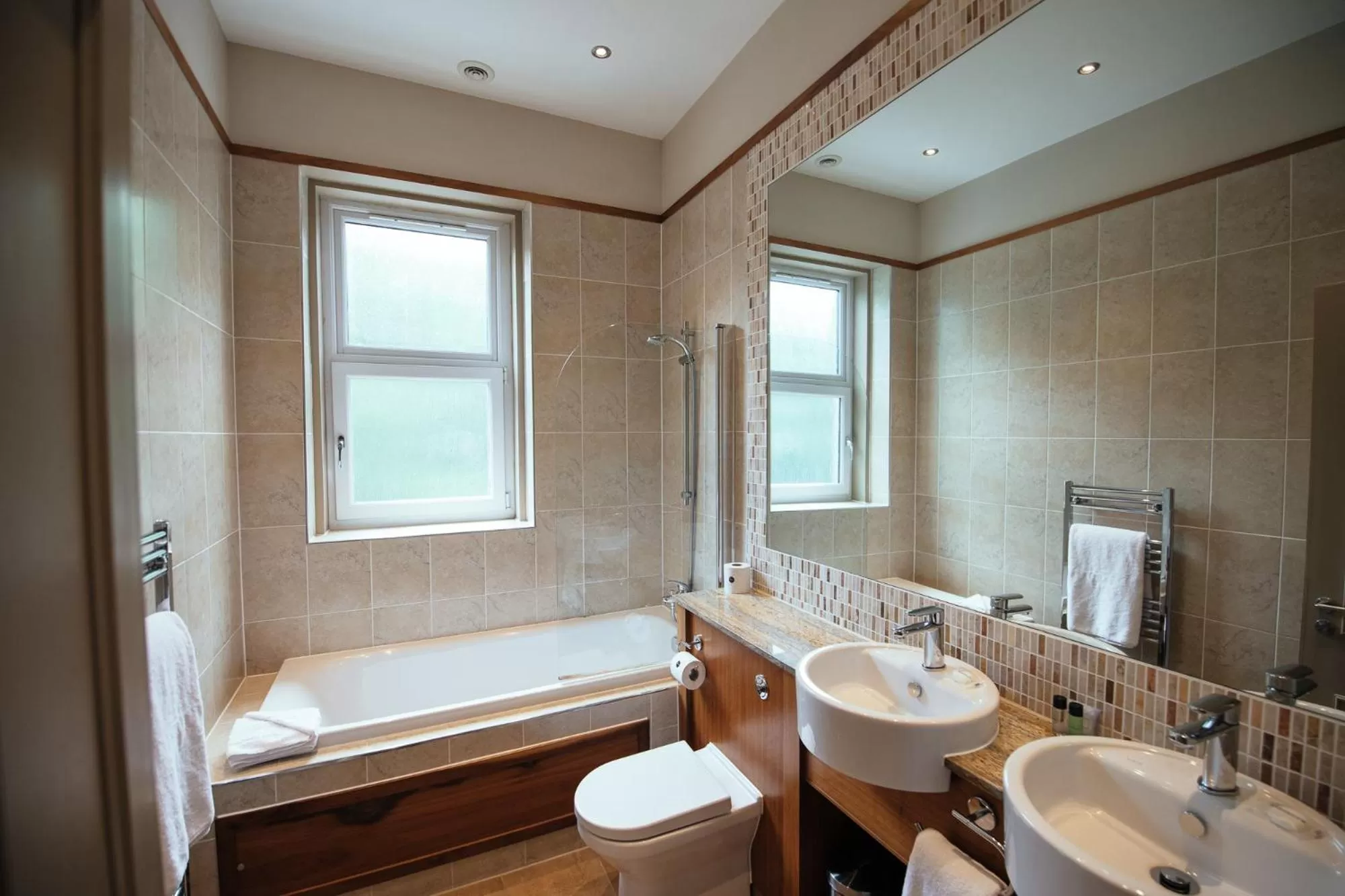 Bathroom in Lynnhurst Hotel