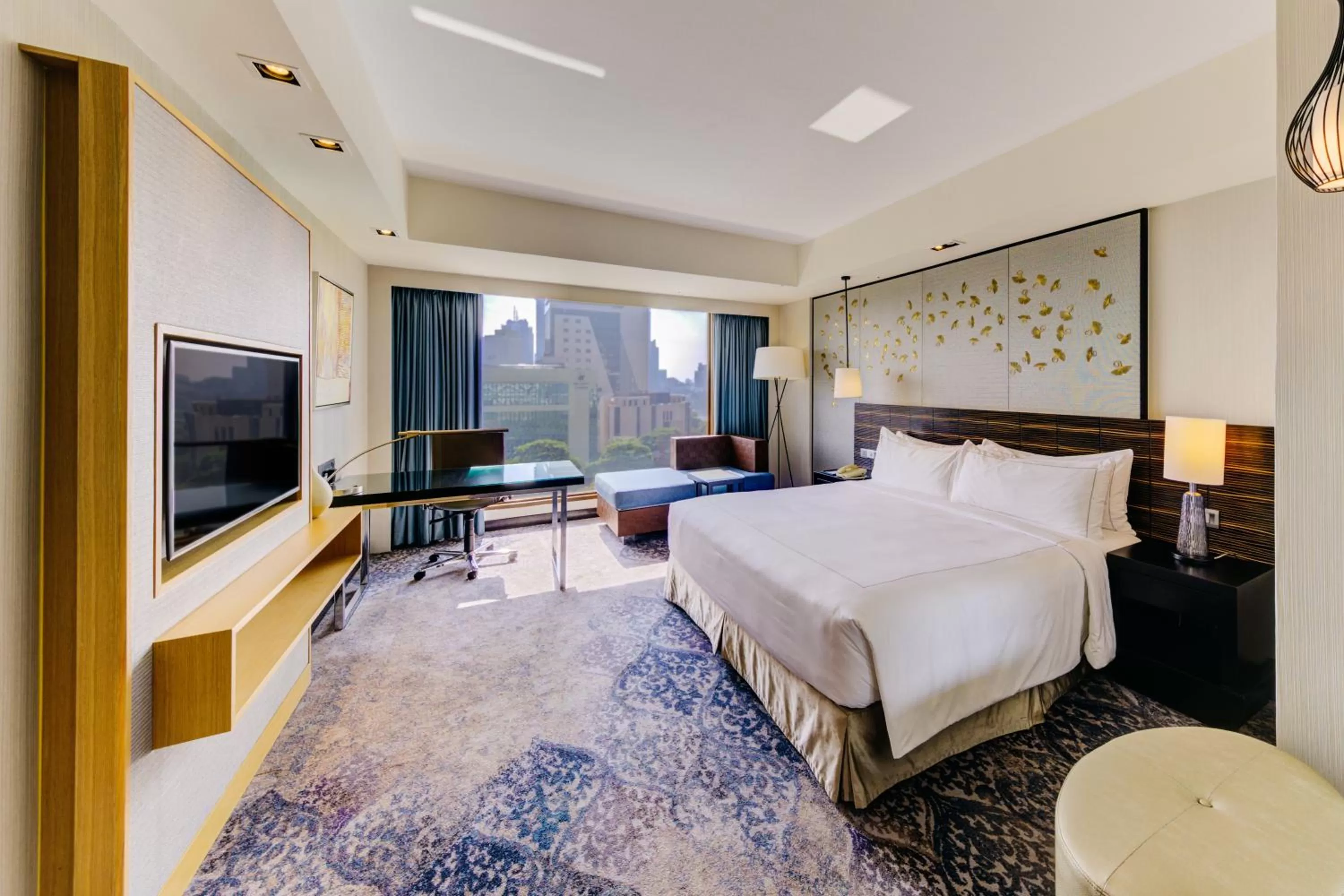 Bed in Cinnamon Grand Colombo