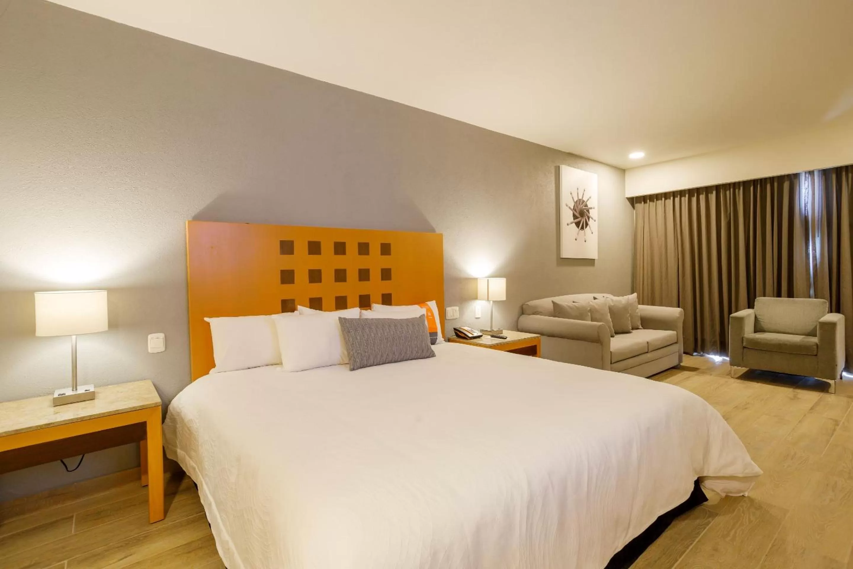 Photo of the whole room, Bed in Real Inn Torreon